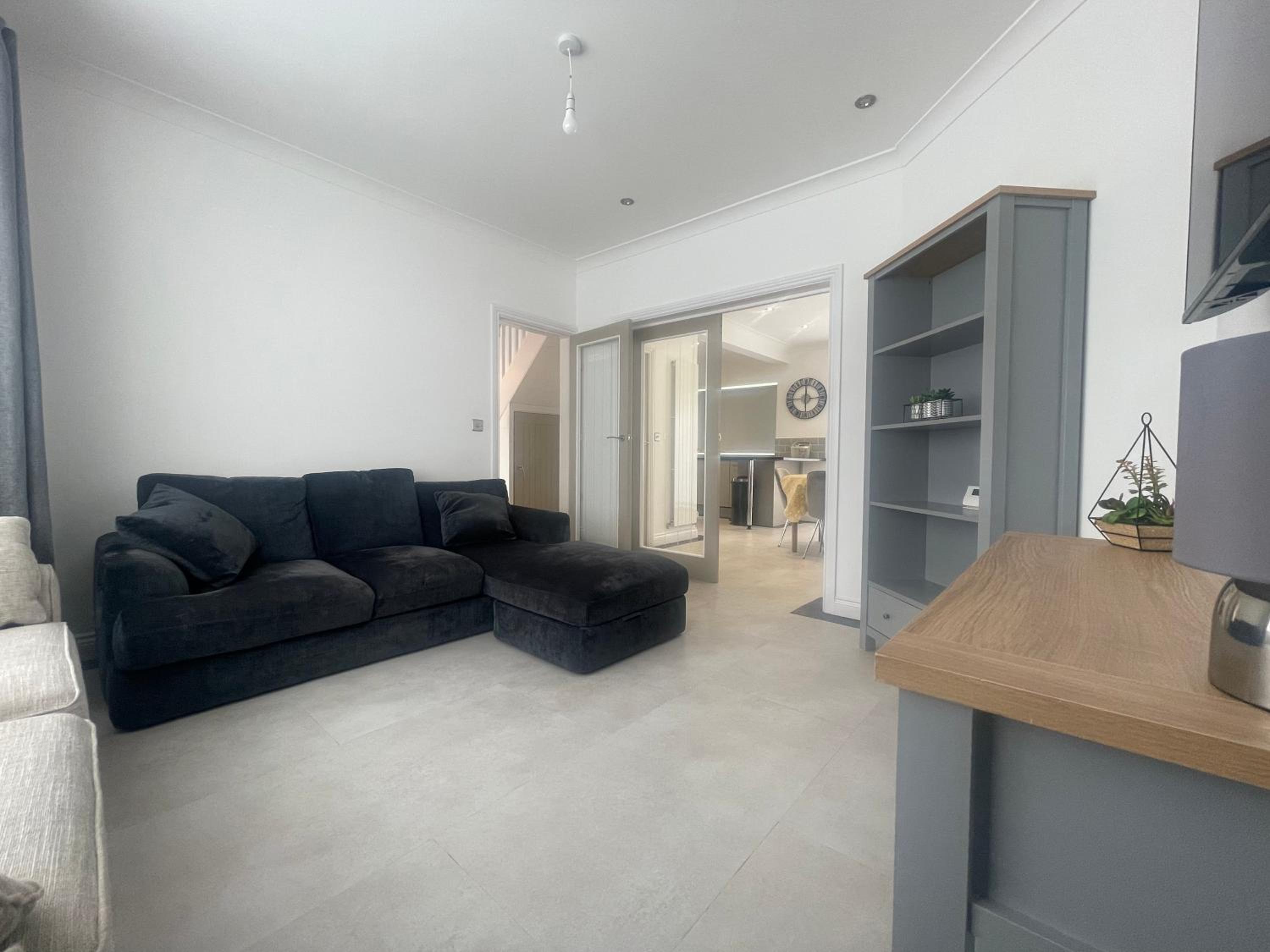 Three-Bedroom House - Photo 2
