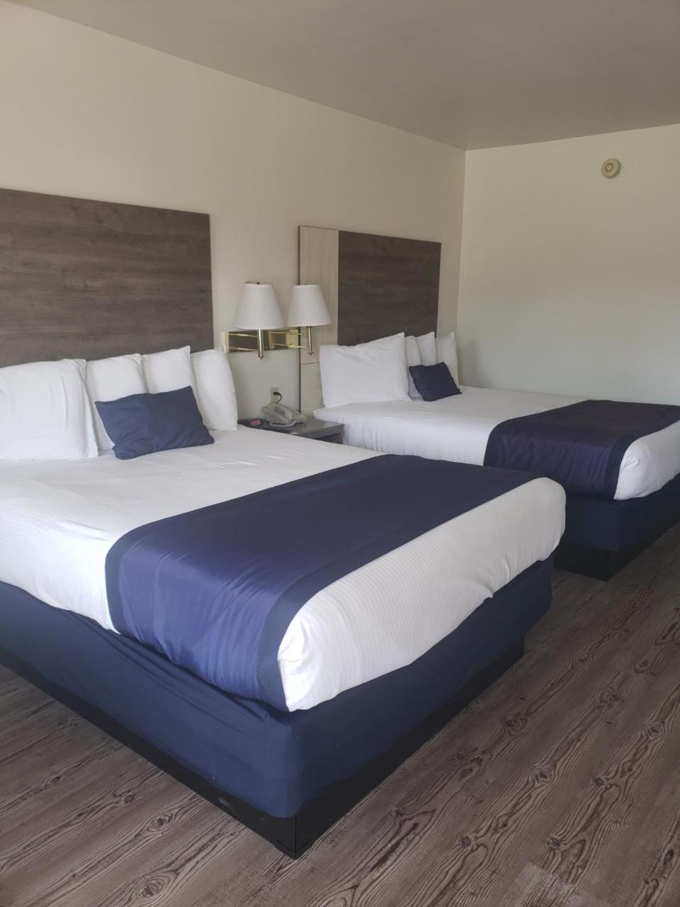 Deluxe Queen Room with Two Queen Beds photo 1
