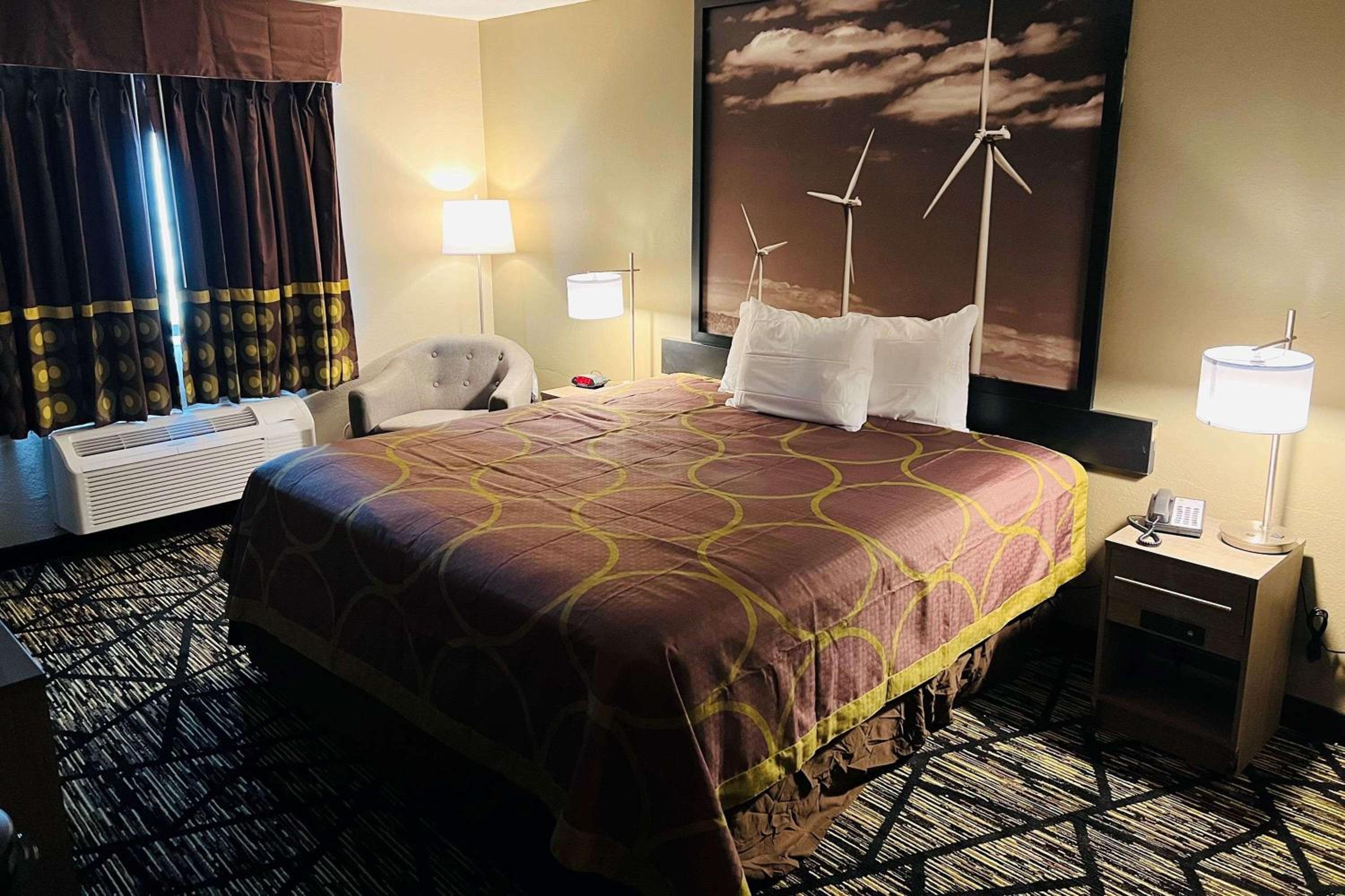 King Room - Non-Smoking - Photo 2