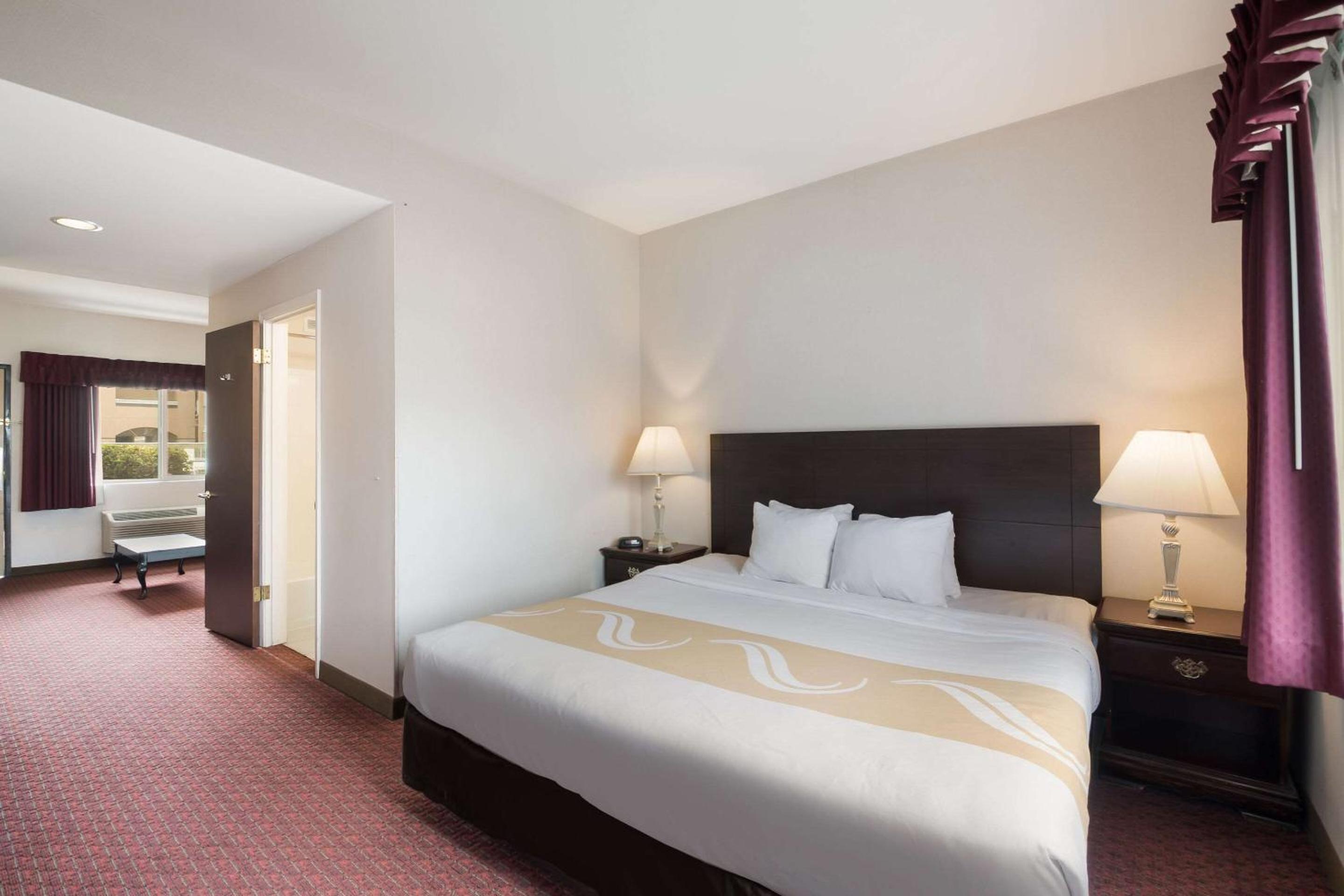 King Suite - Non-Smoking - Photo 1