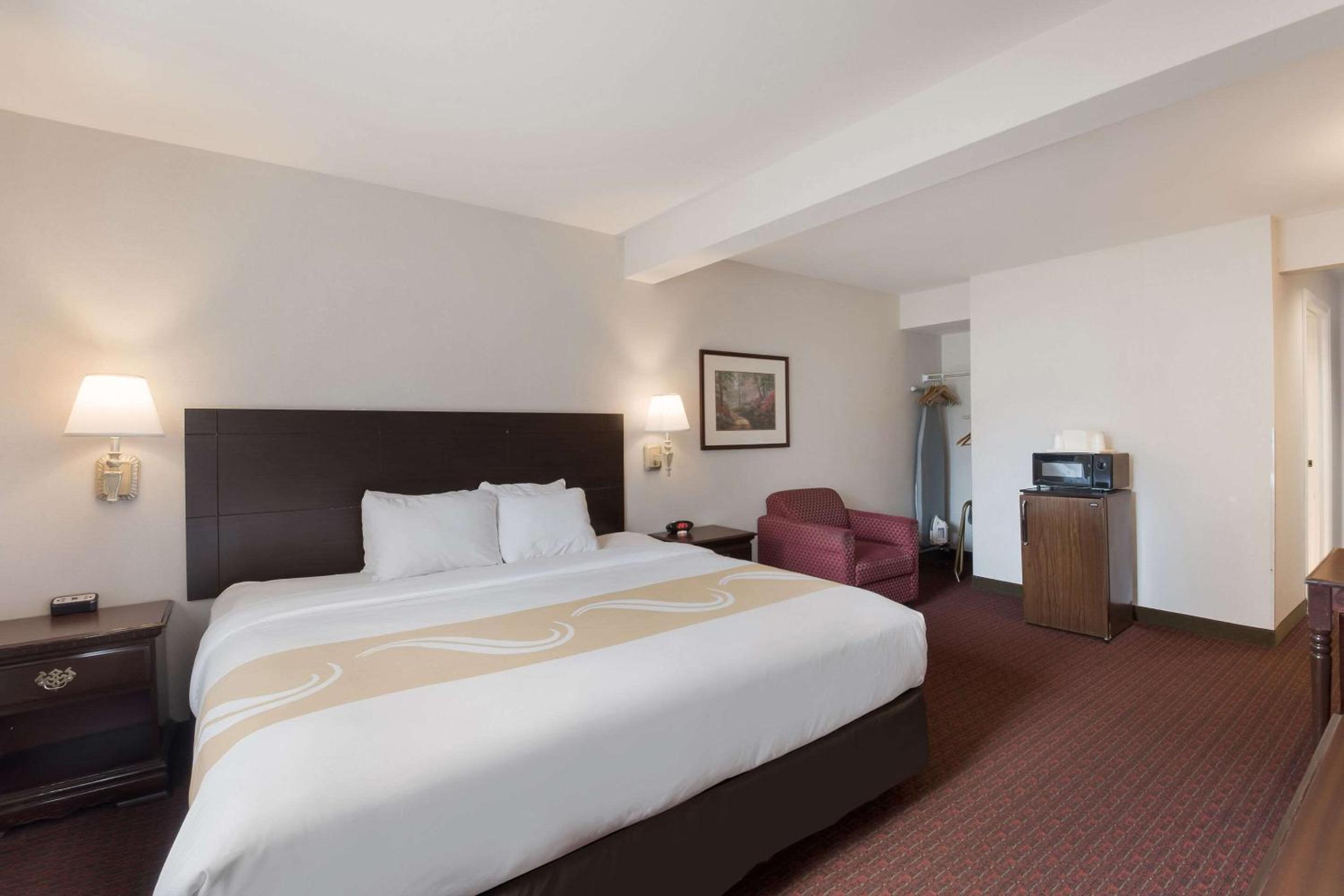 King Suite - Disability Access/Non-Smoking - Photo 1