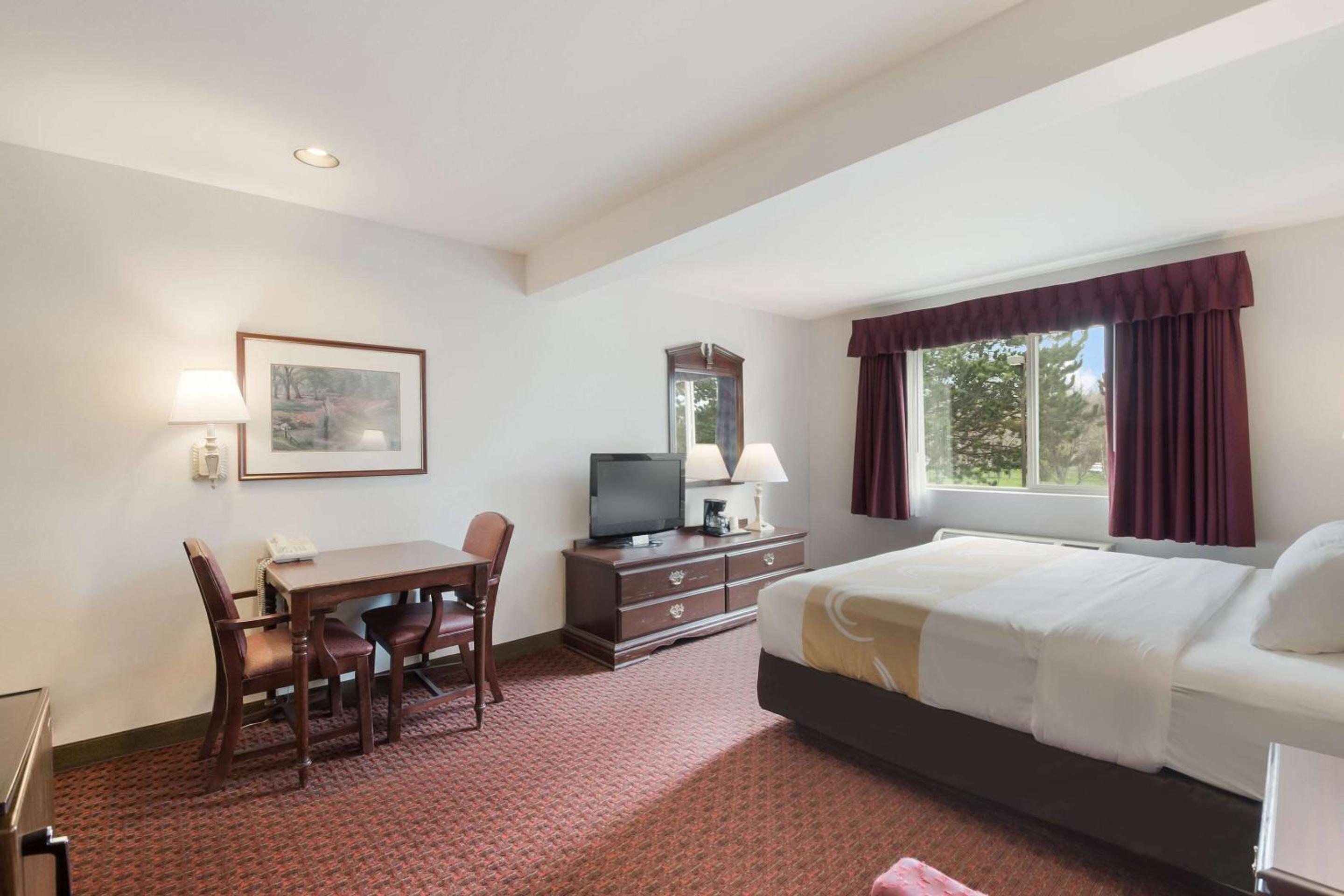 King Suite - Disability Access/Non-Smoking - Photo 2