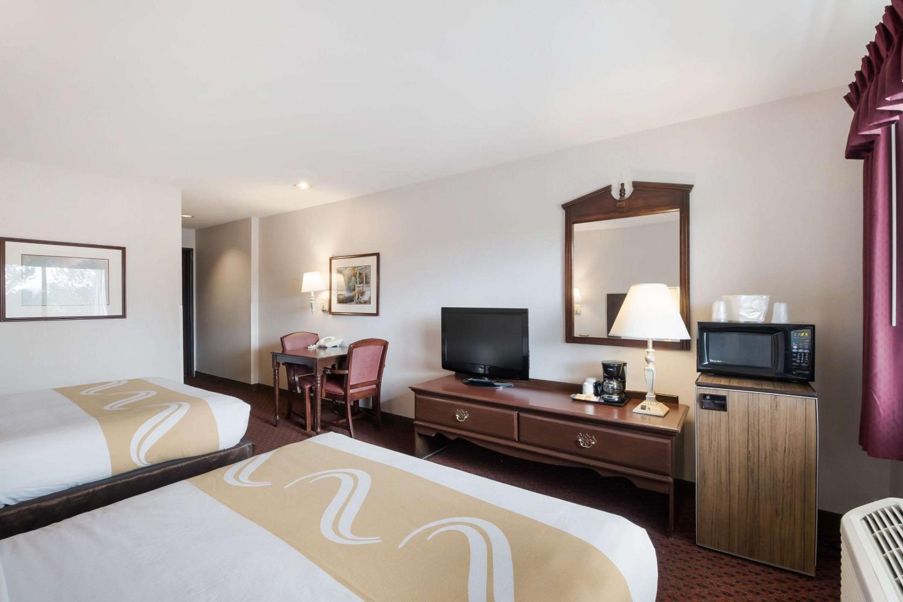 Suite with Two Queen Beds - Accessible/Non-Smoking - Photo 3