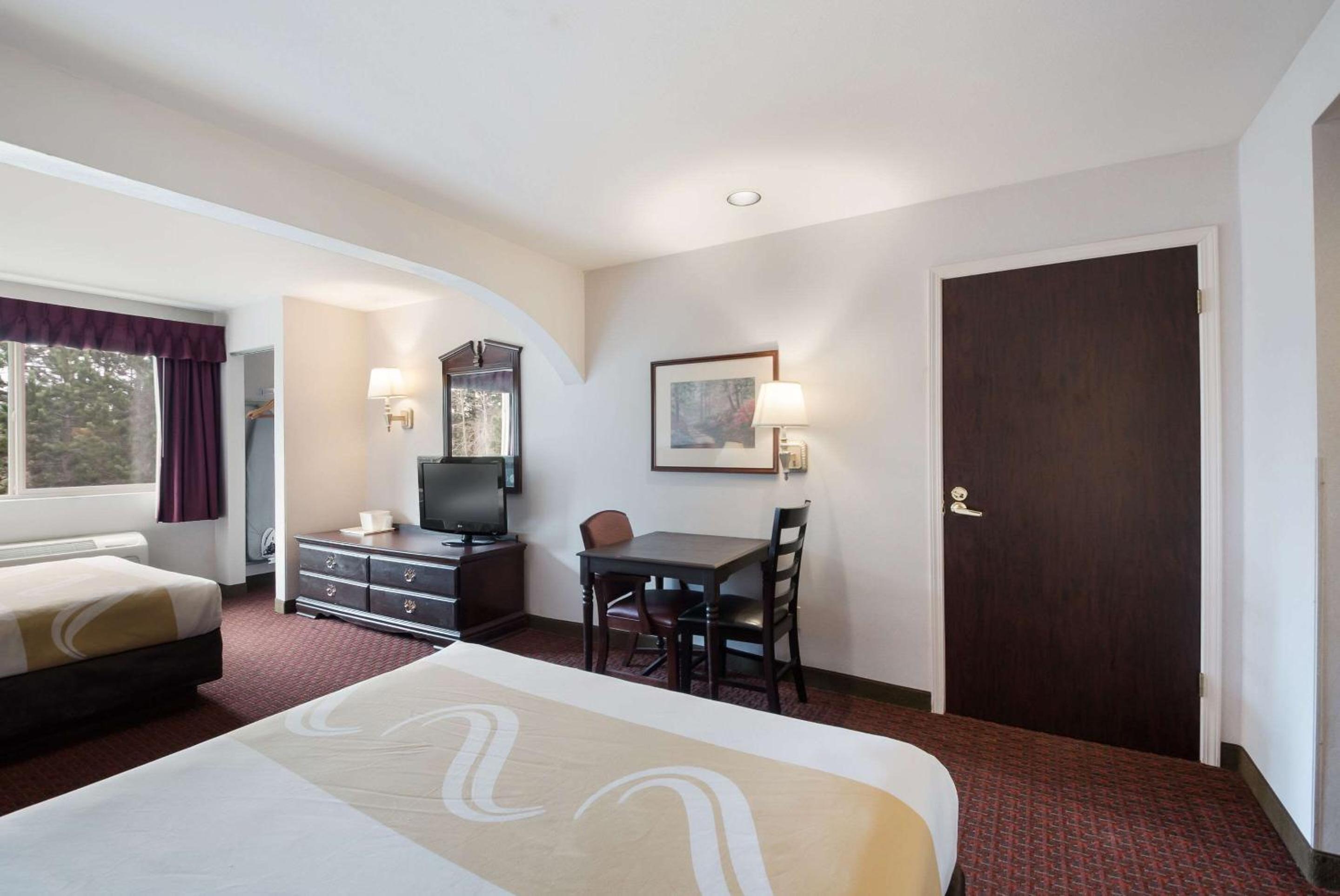 Efficiency Queen Suite with Two Queen Beds - Non-Smoking - Photo 5