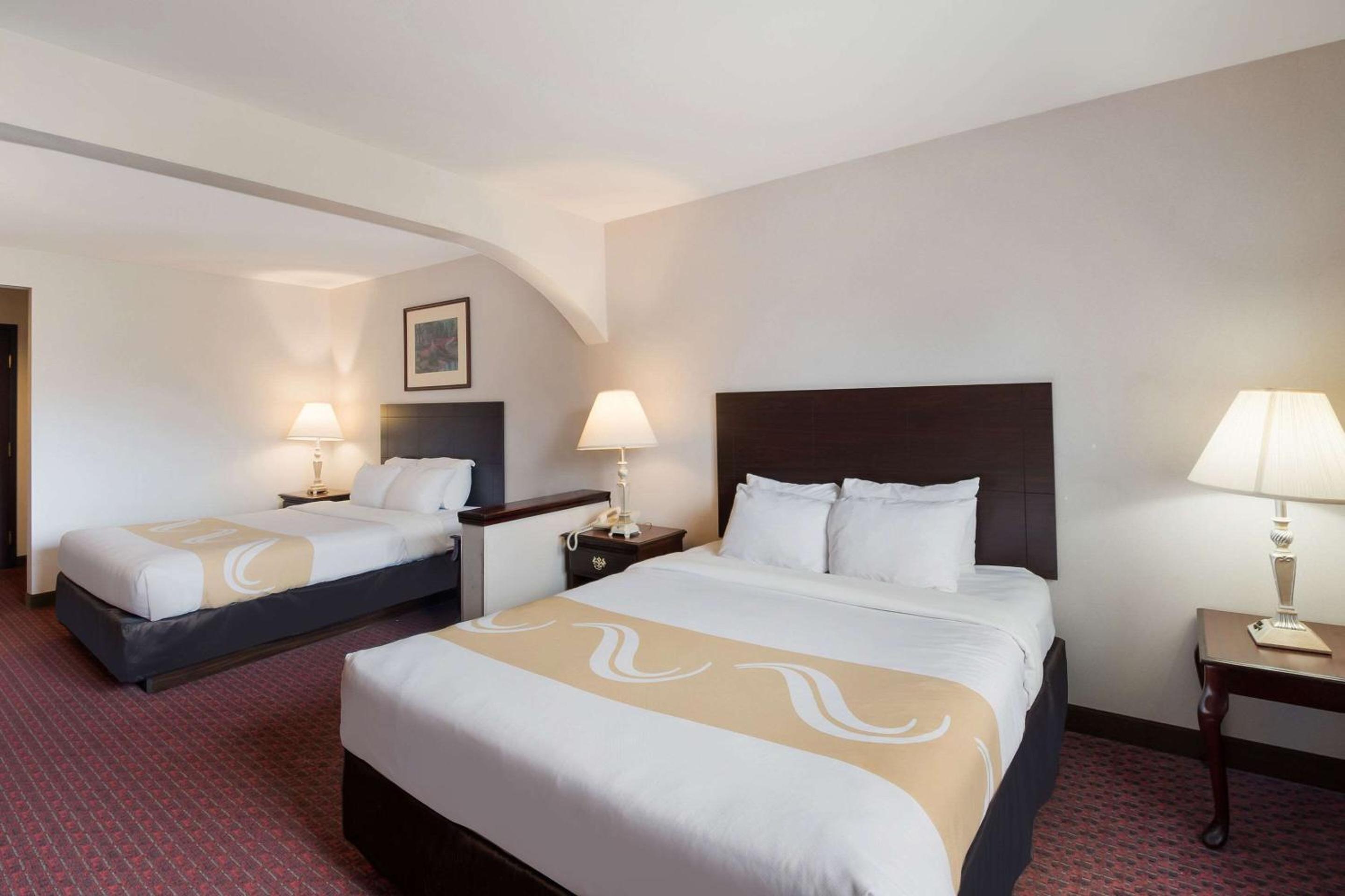 Efficiency Queen Suite with Two Queen Beds - Non-Smoking - Photo 3