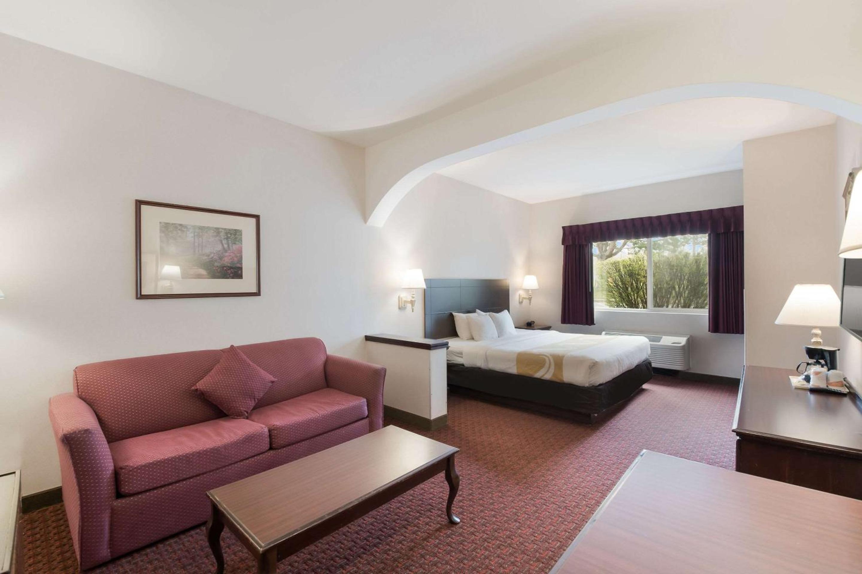 King Suite with Whirlpool - Photo 1