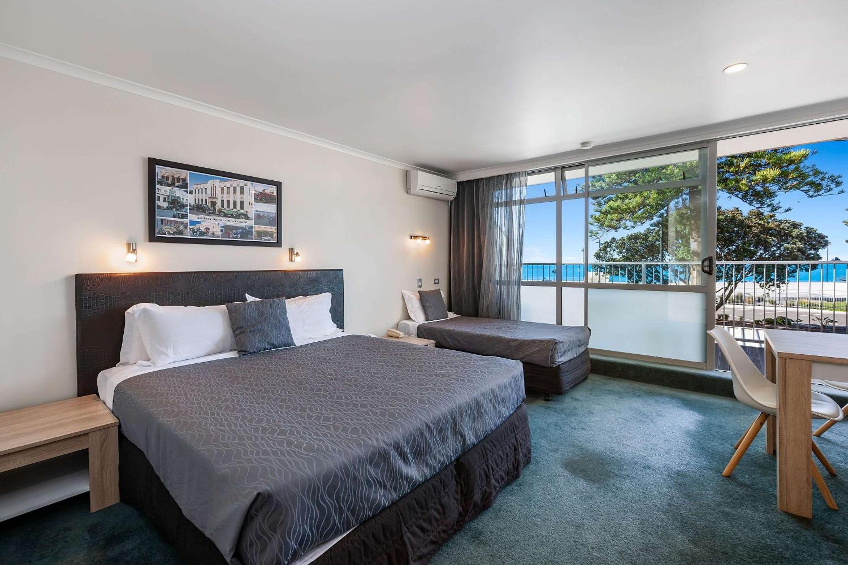 Seaview Twin Room - Photo 1