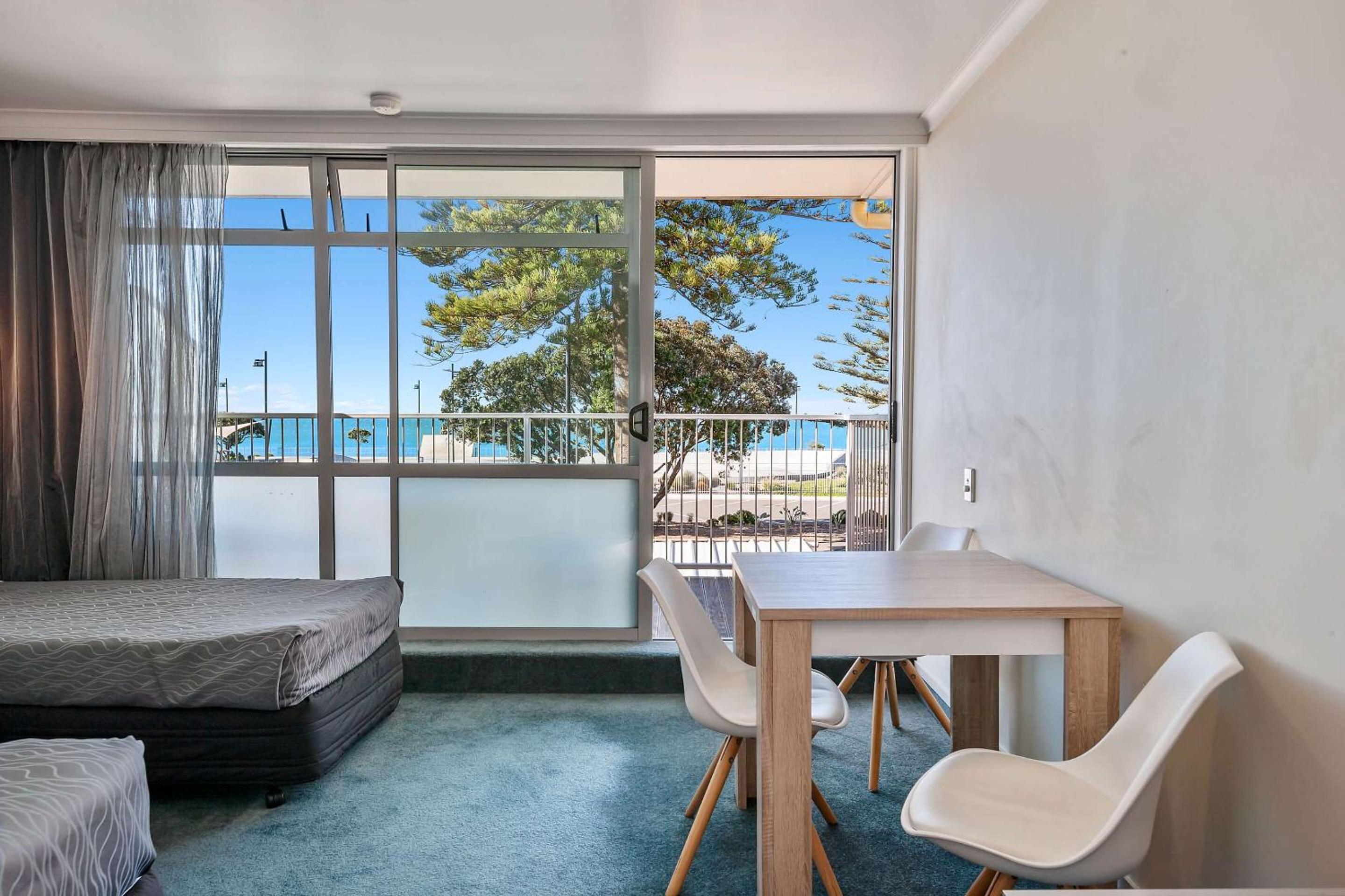 Seaview Twin Room - Photo 5