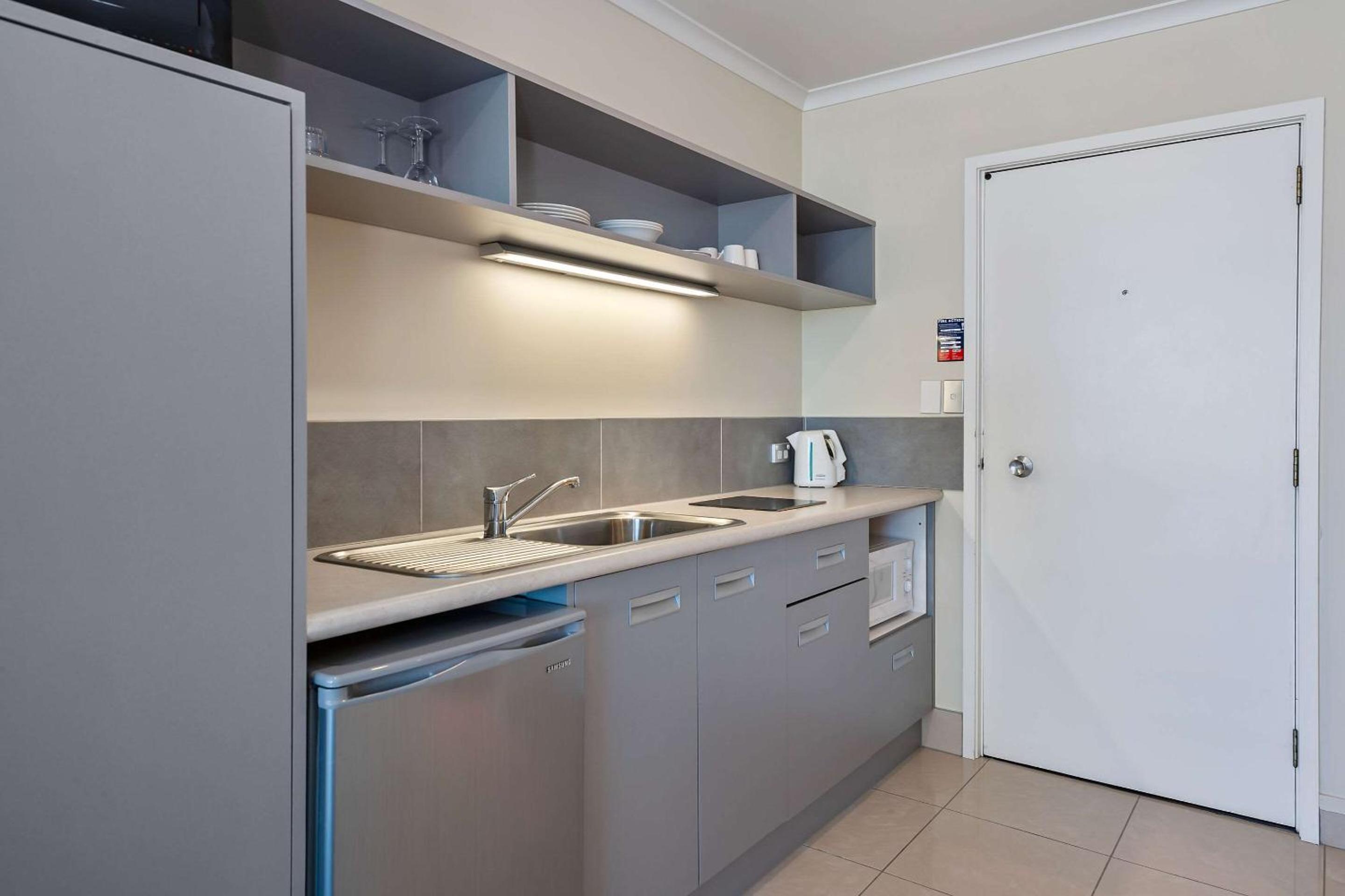 Seaview Twin Room - Photo 6