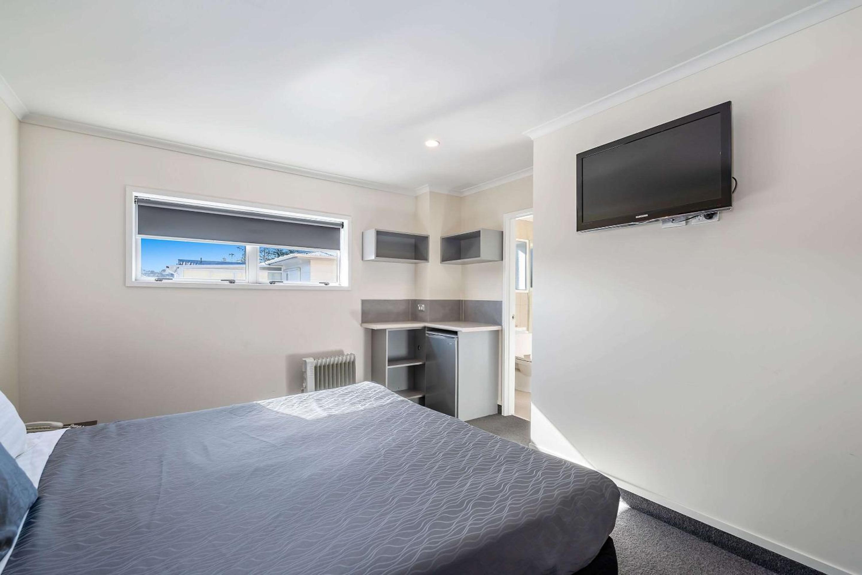 Two-Bedroom Apartment - Photo 2