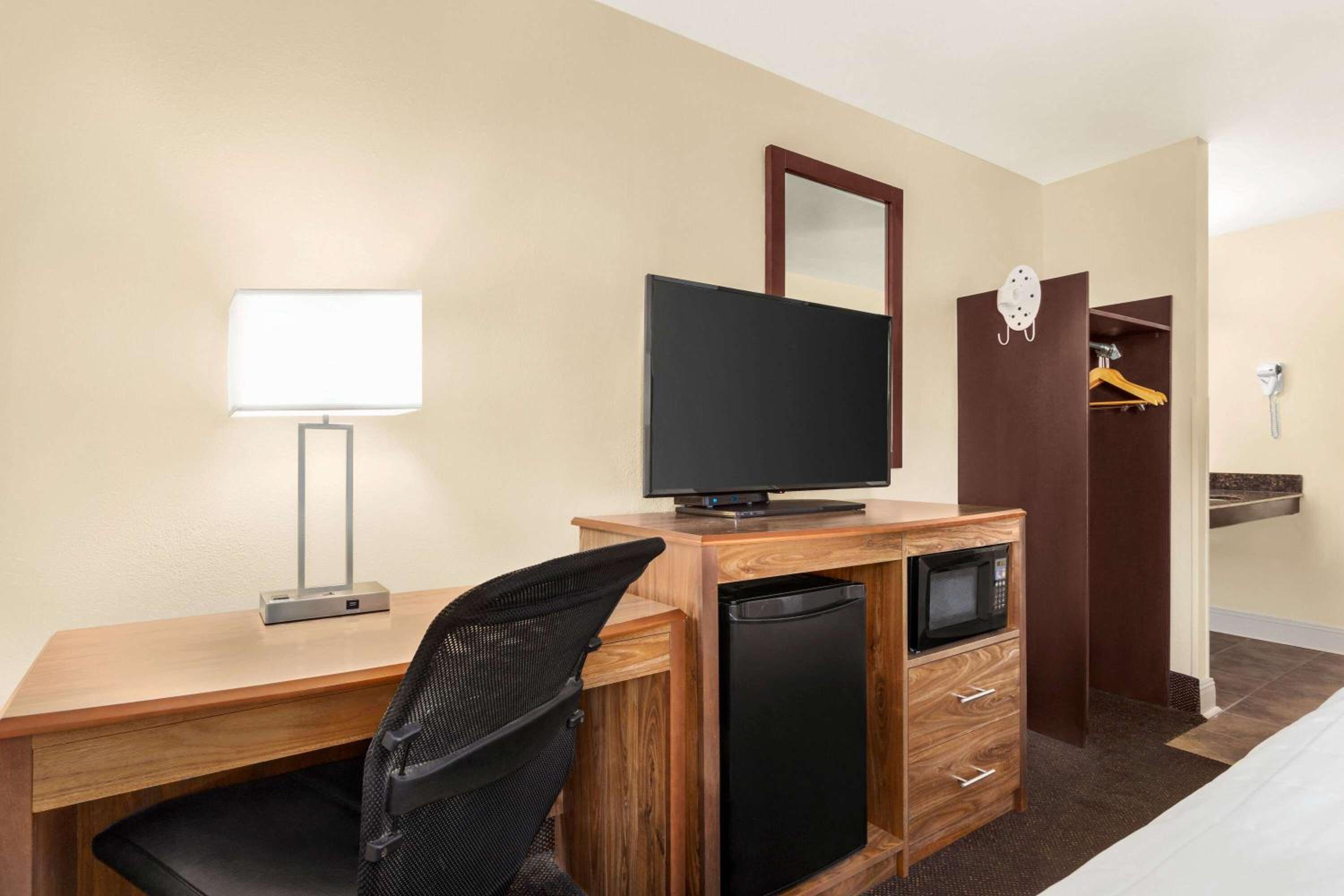King Room - Mobility Access/Non-Smoking