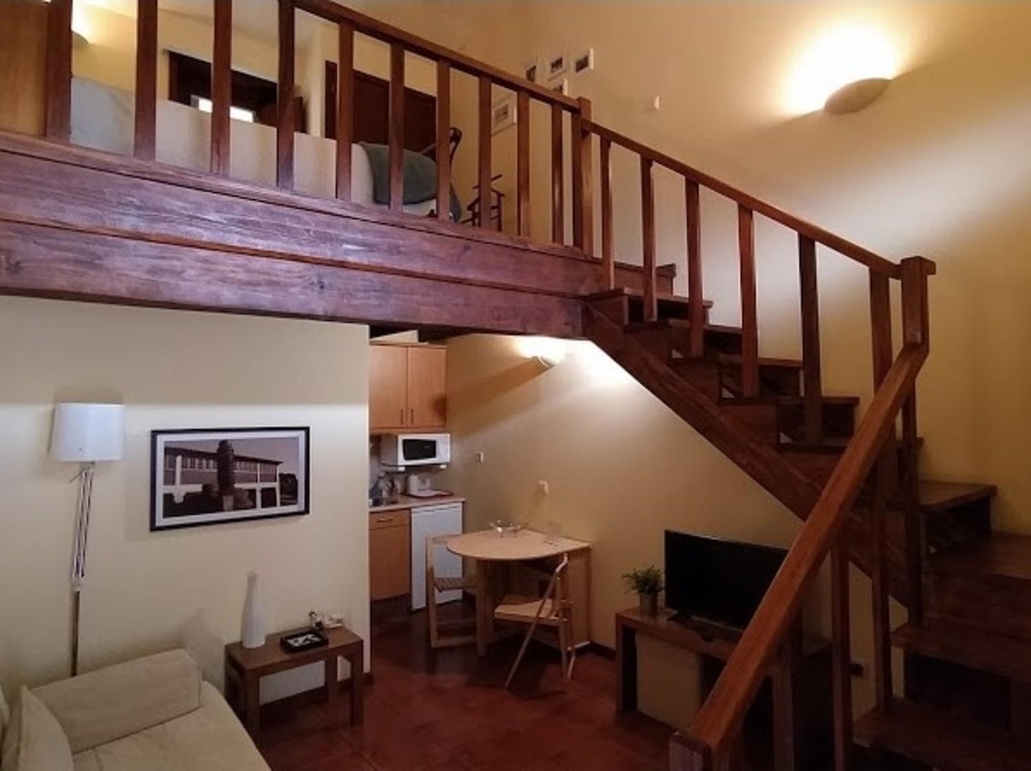 Six-Bedroom House photo 2