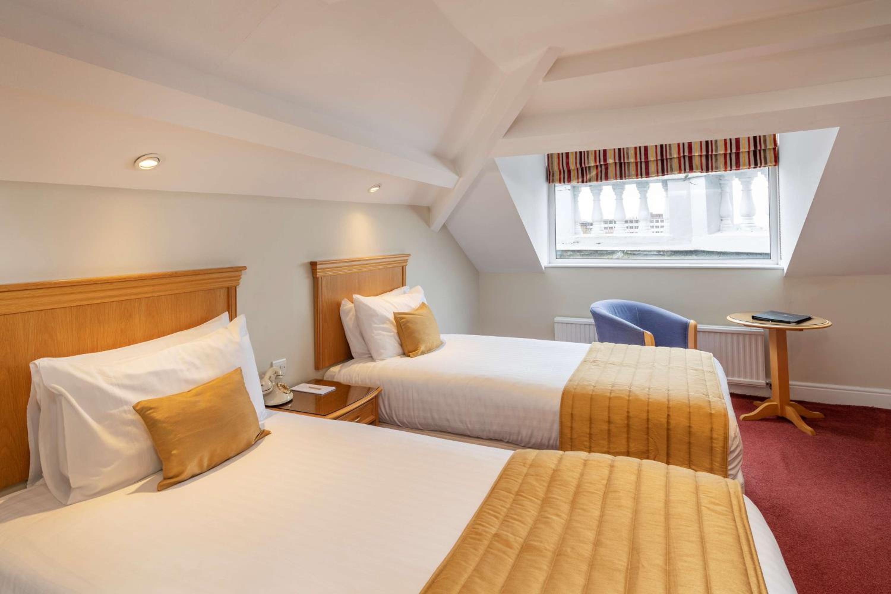 Small Twin Room - Photo 1