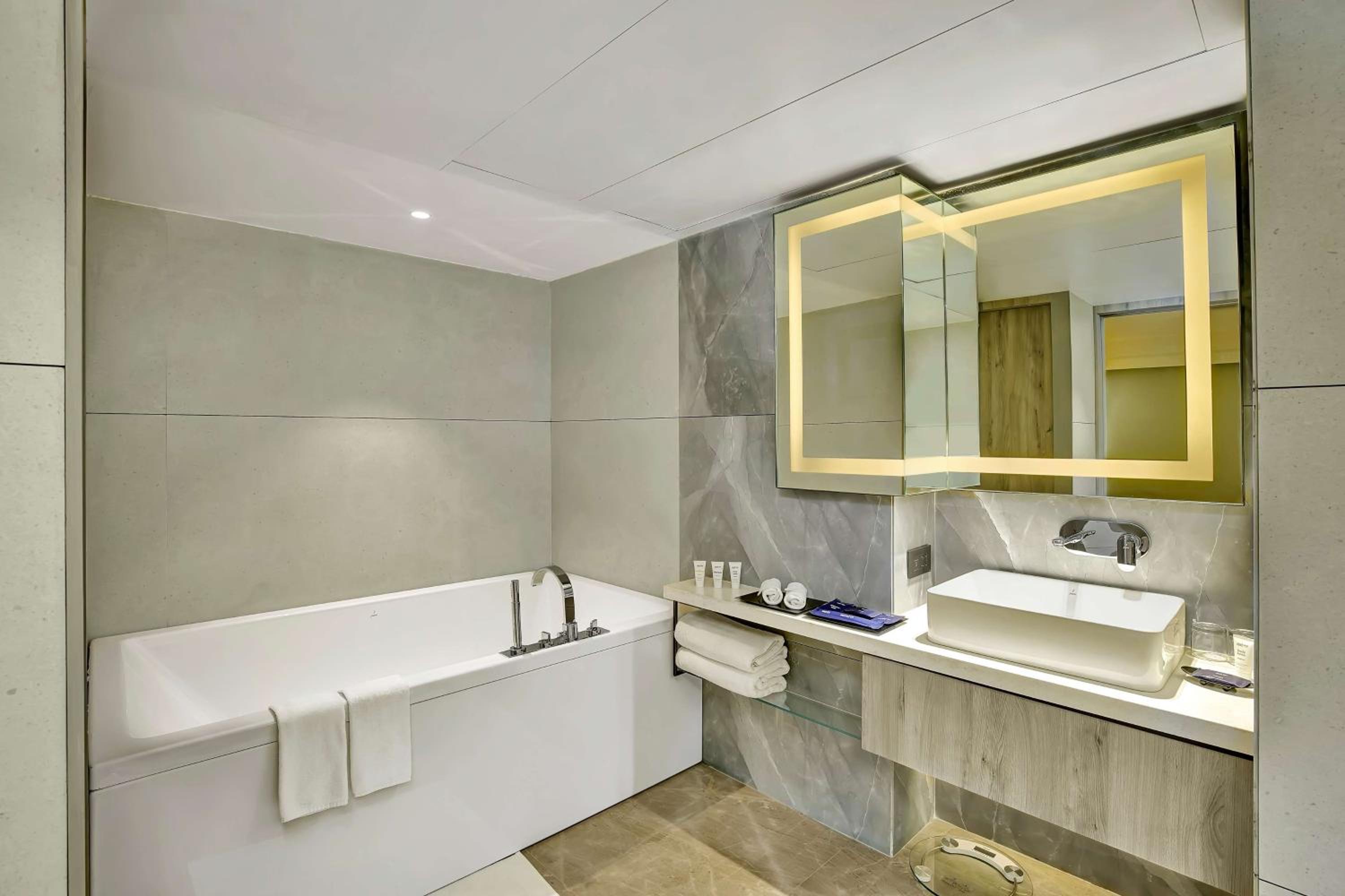 Suite Room - Photo 4