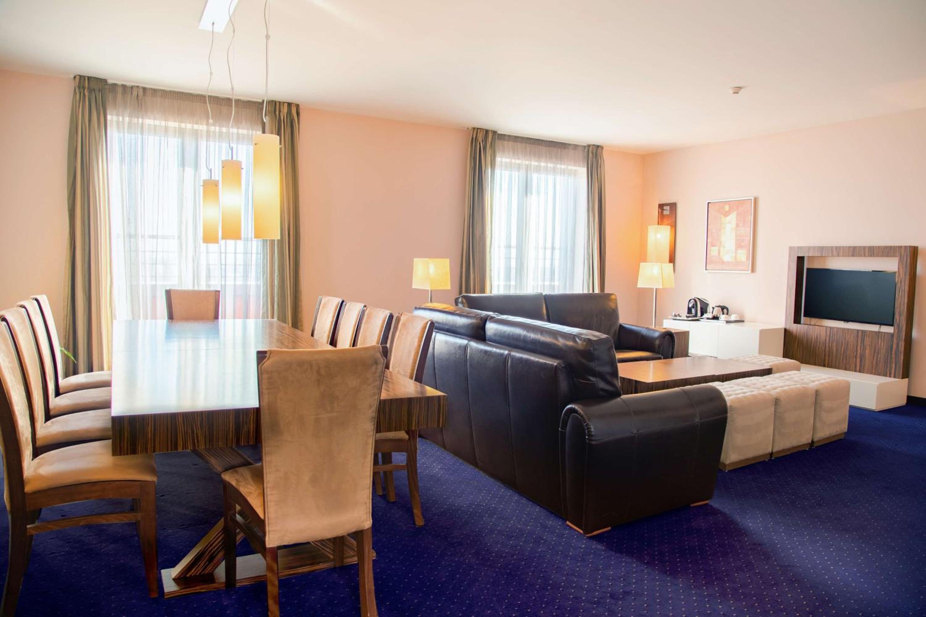 Panoramic Suite with Jacuzzi photo 2