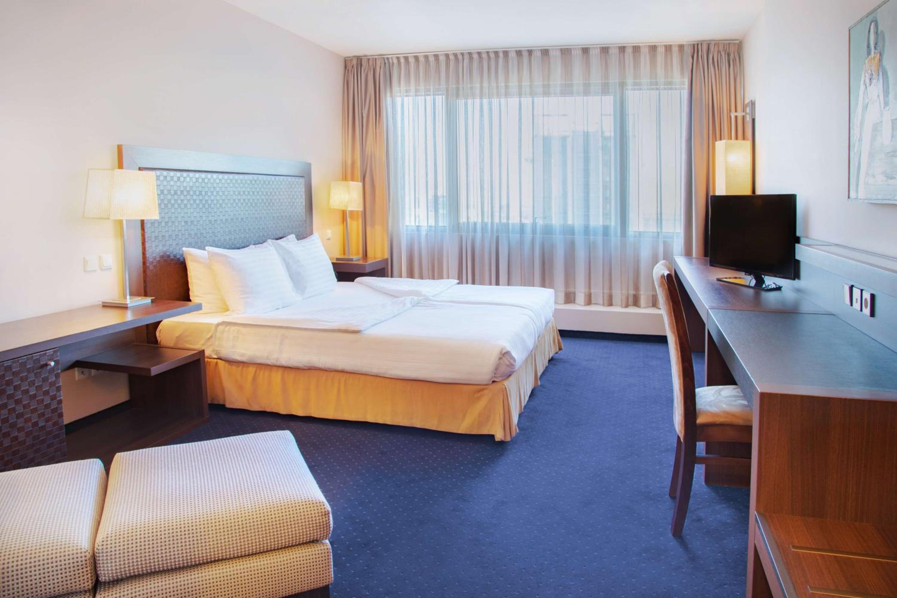 Superior Room with City View - High Floor - Photo 3