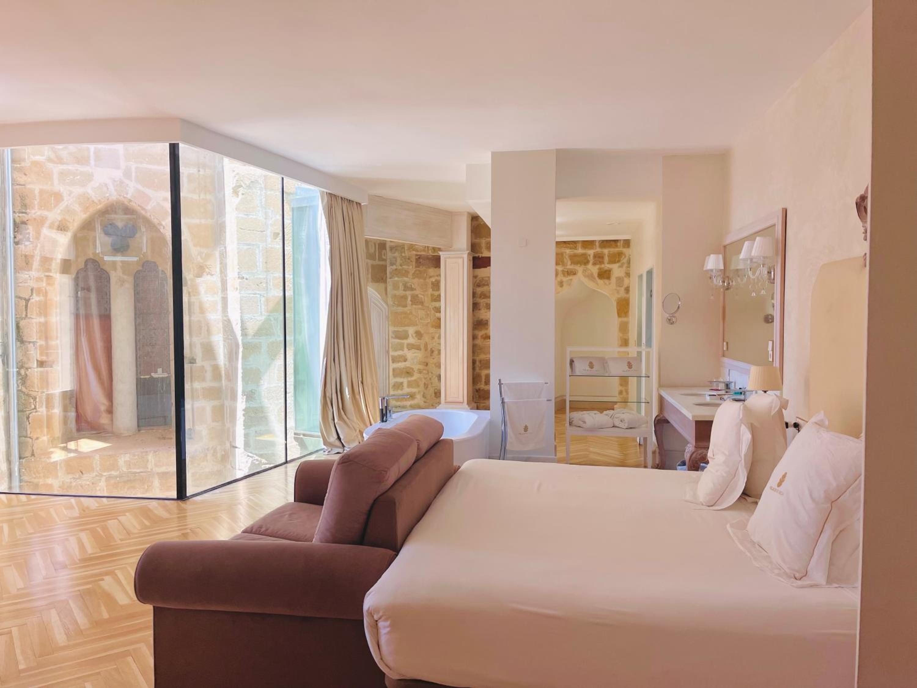 Suite Familiar Junior (2 Adultos + 2 Niños)