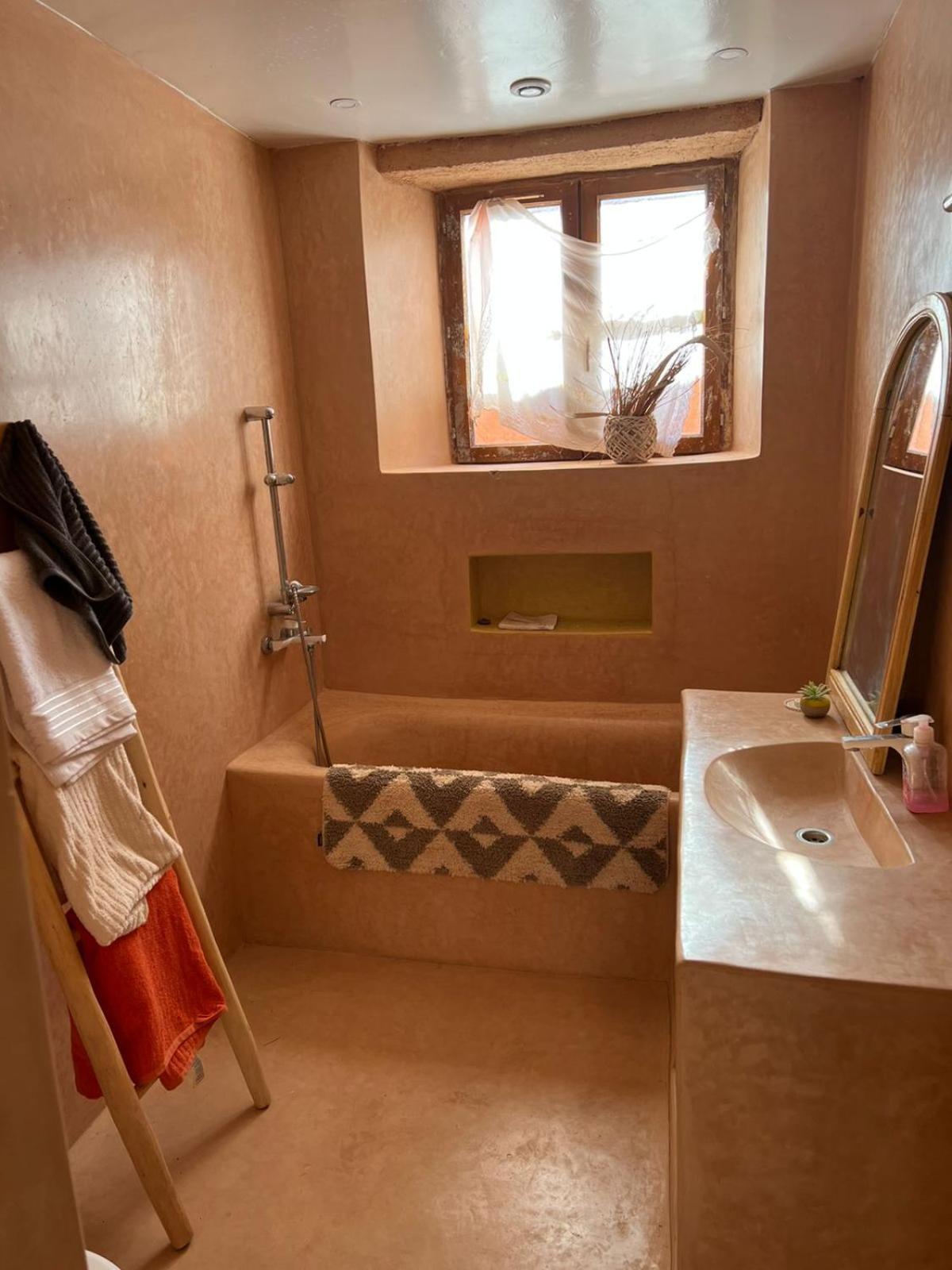 Three-Bedroom House - Photo 7