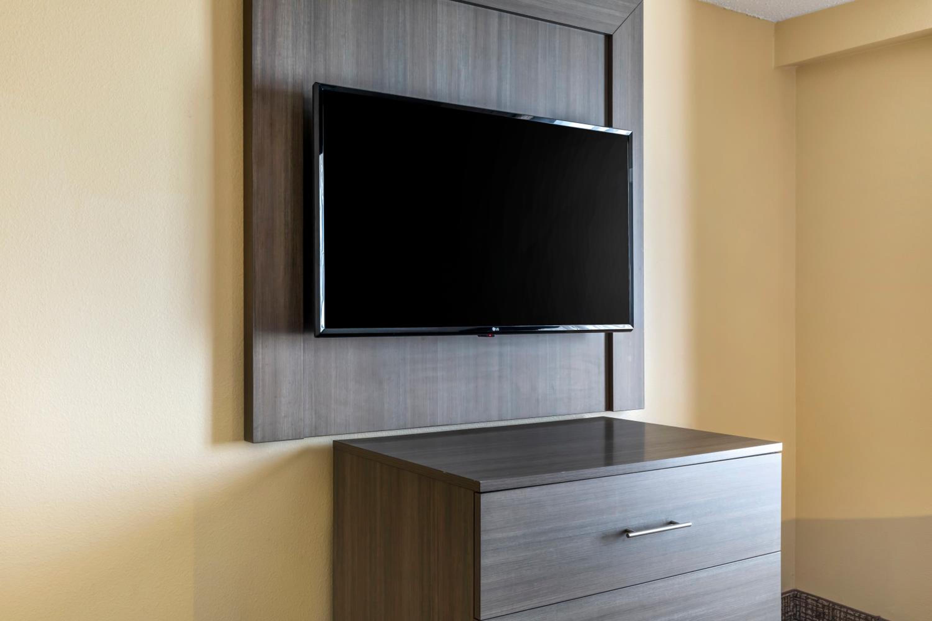 King Suite - Non-Smoking - Photo 6