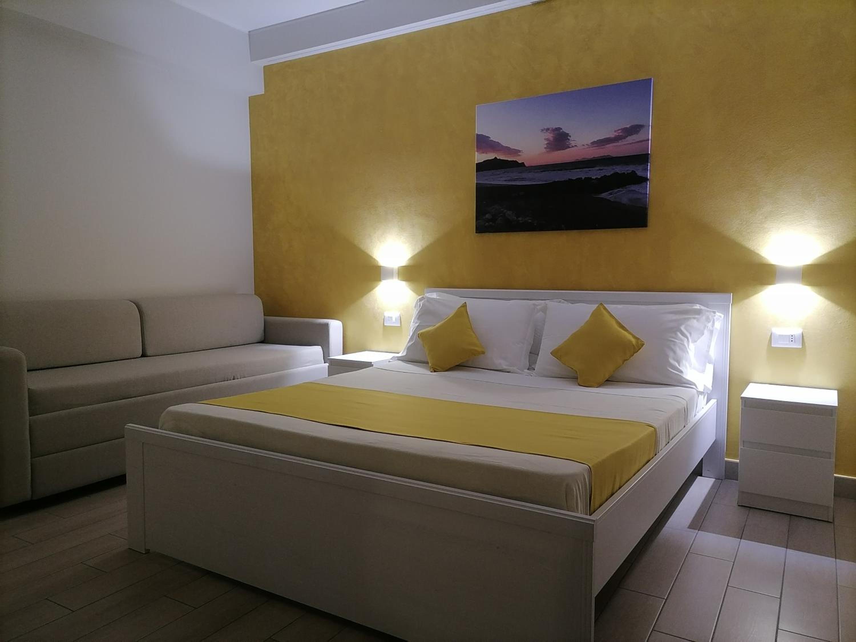 Double Room with Balcony - Photo 1