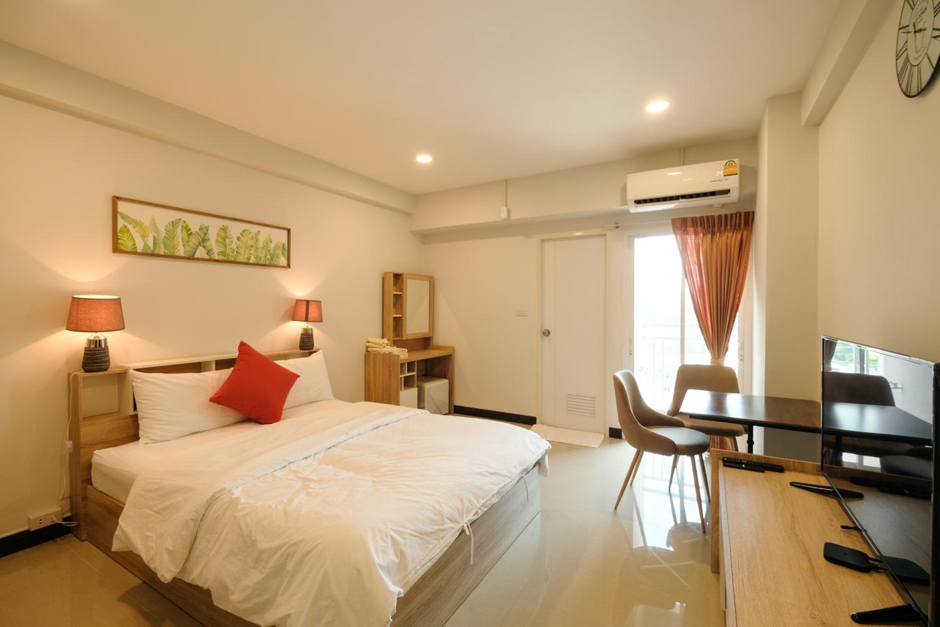 Suite with City View photo 2