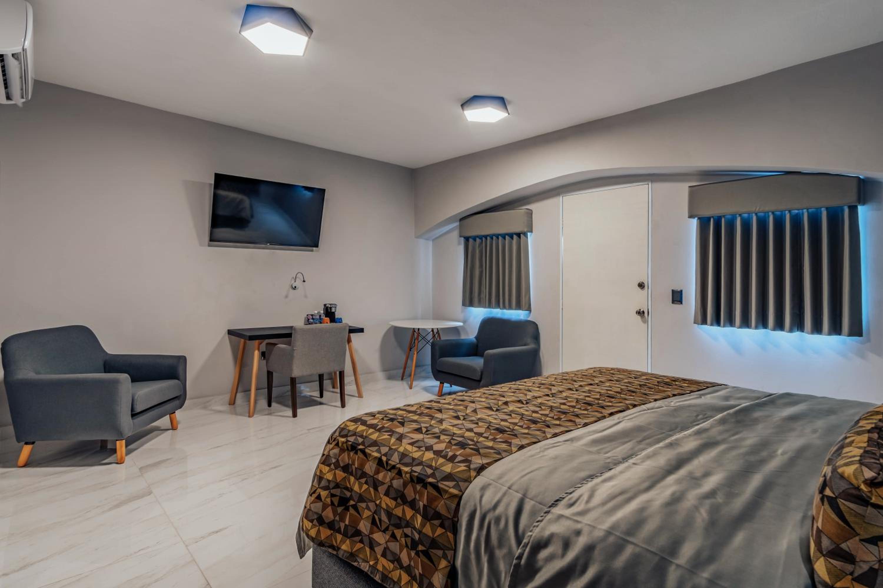Deluxe Suite