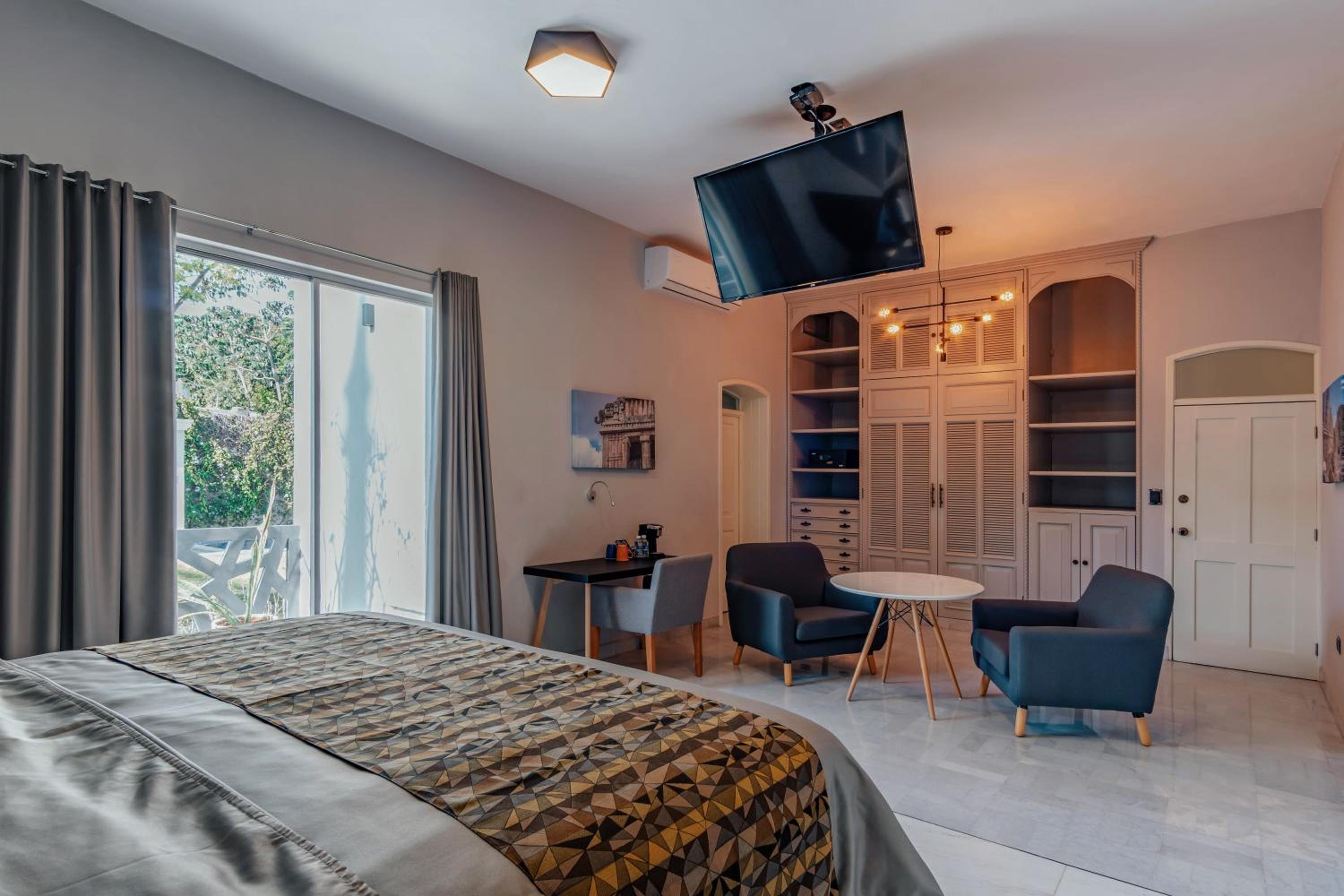 Deluxe Suite With Spa Bath