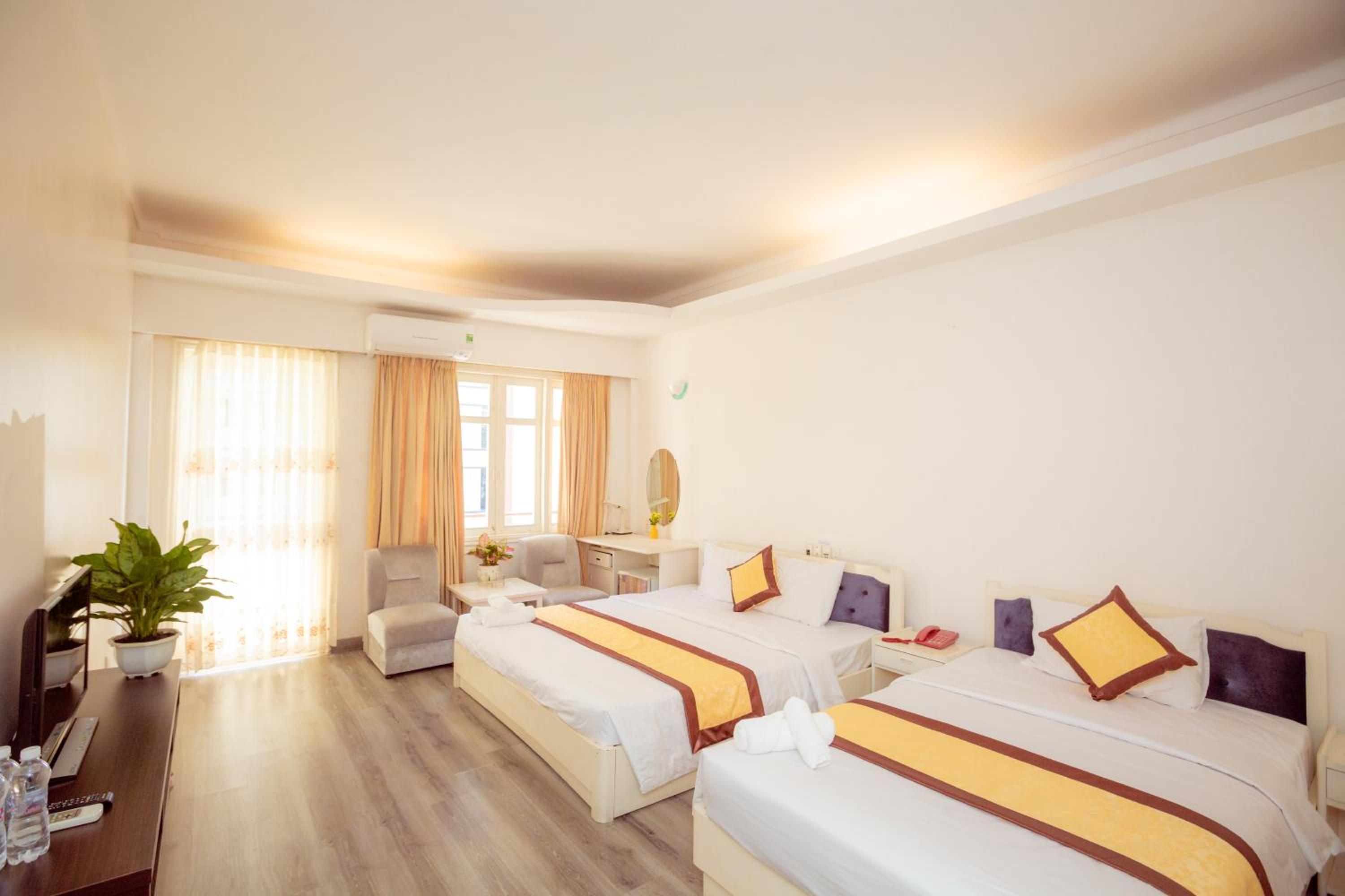 Triple Room with Balcony - Photo 2