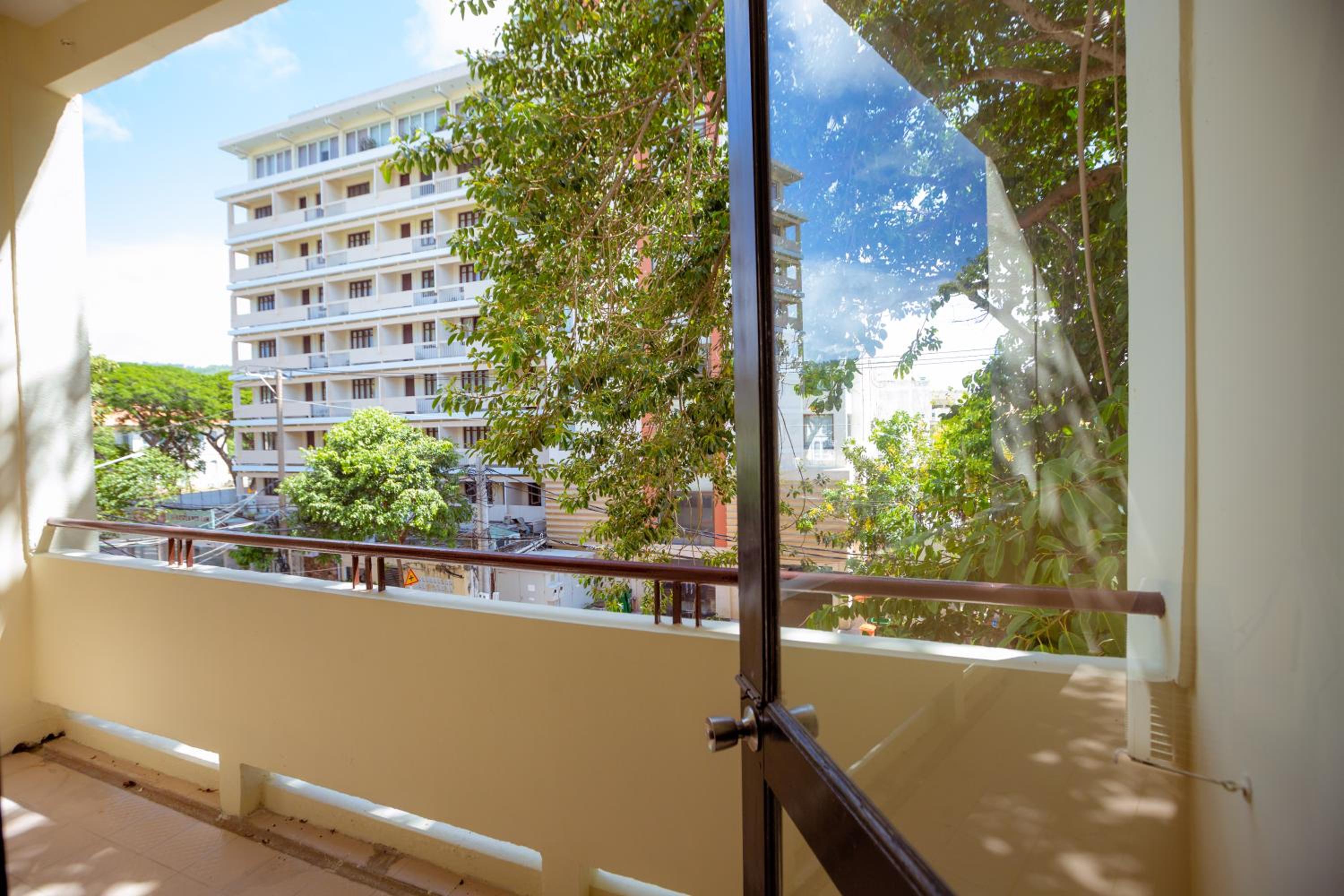 Triple Room with Balcony - Photo 9