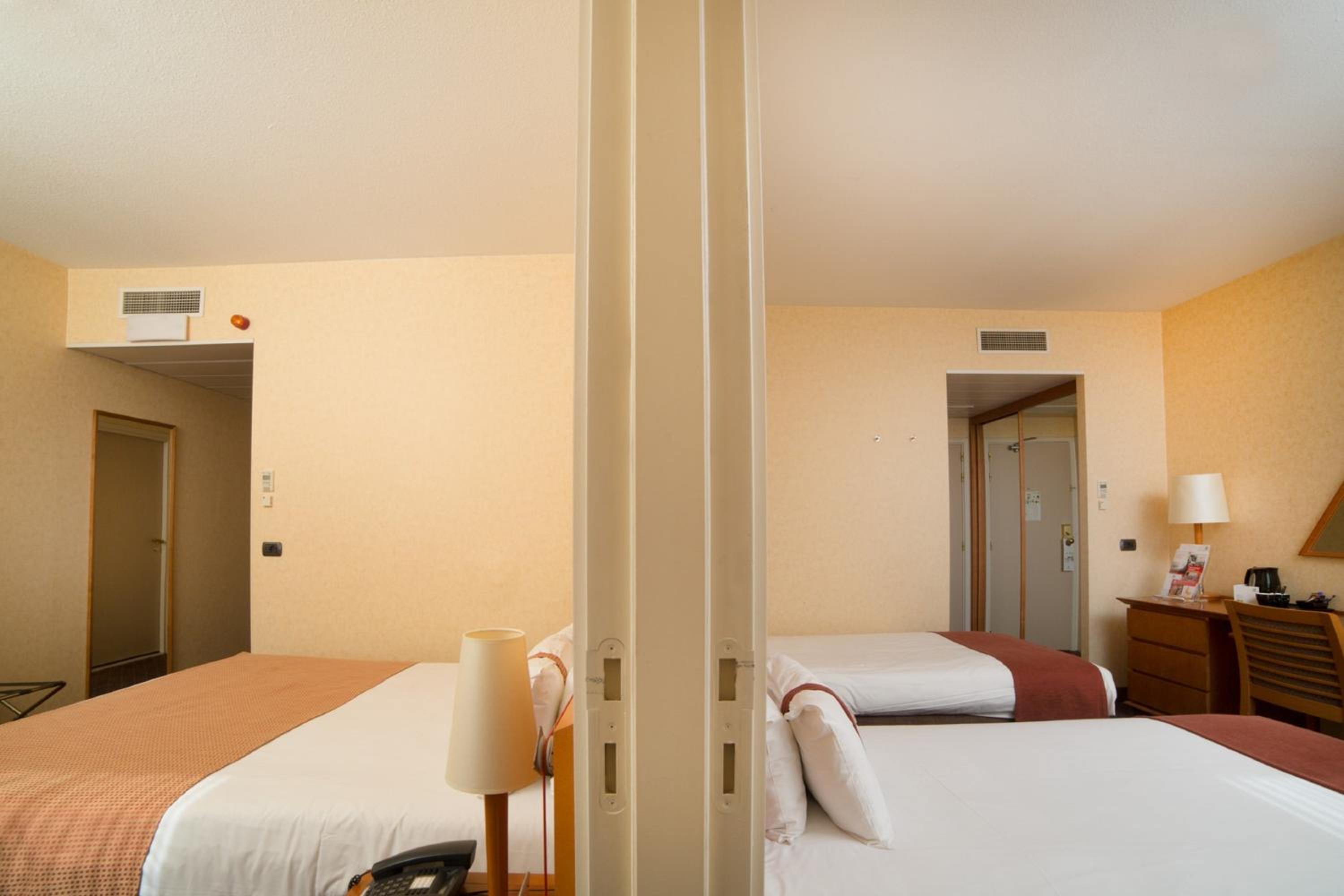 Standard Room with Two Single Beds