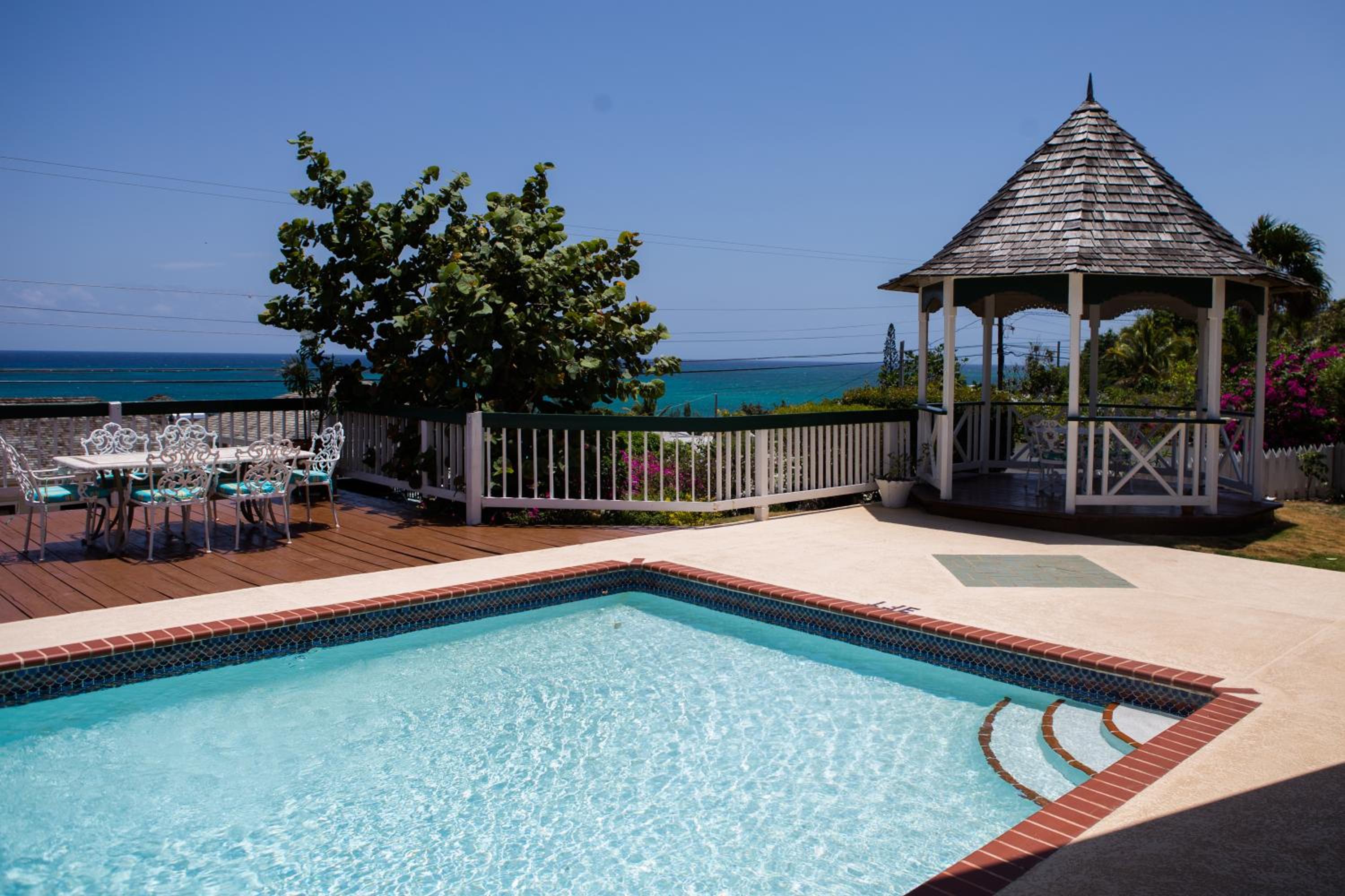 Three-Bedroom Villa photo 2