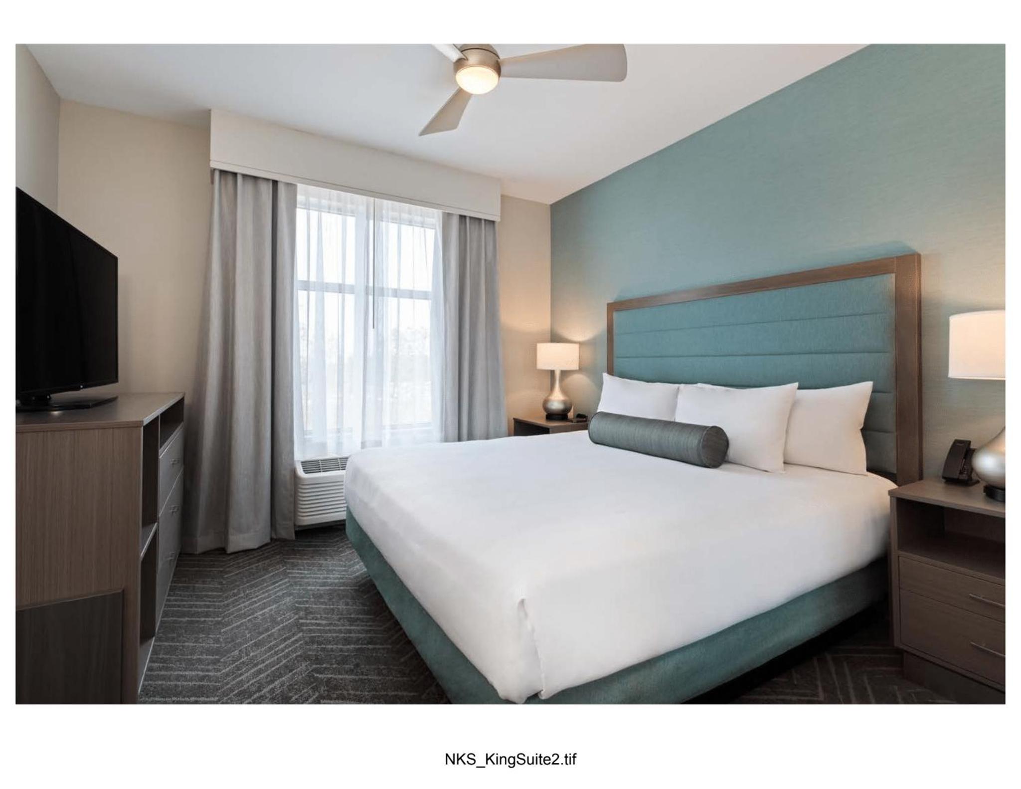 One-Bedroom King Suite - Photo 8