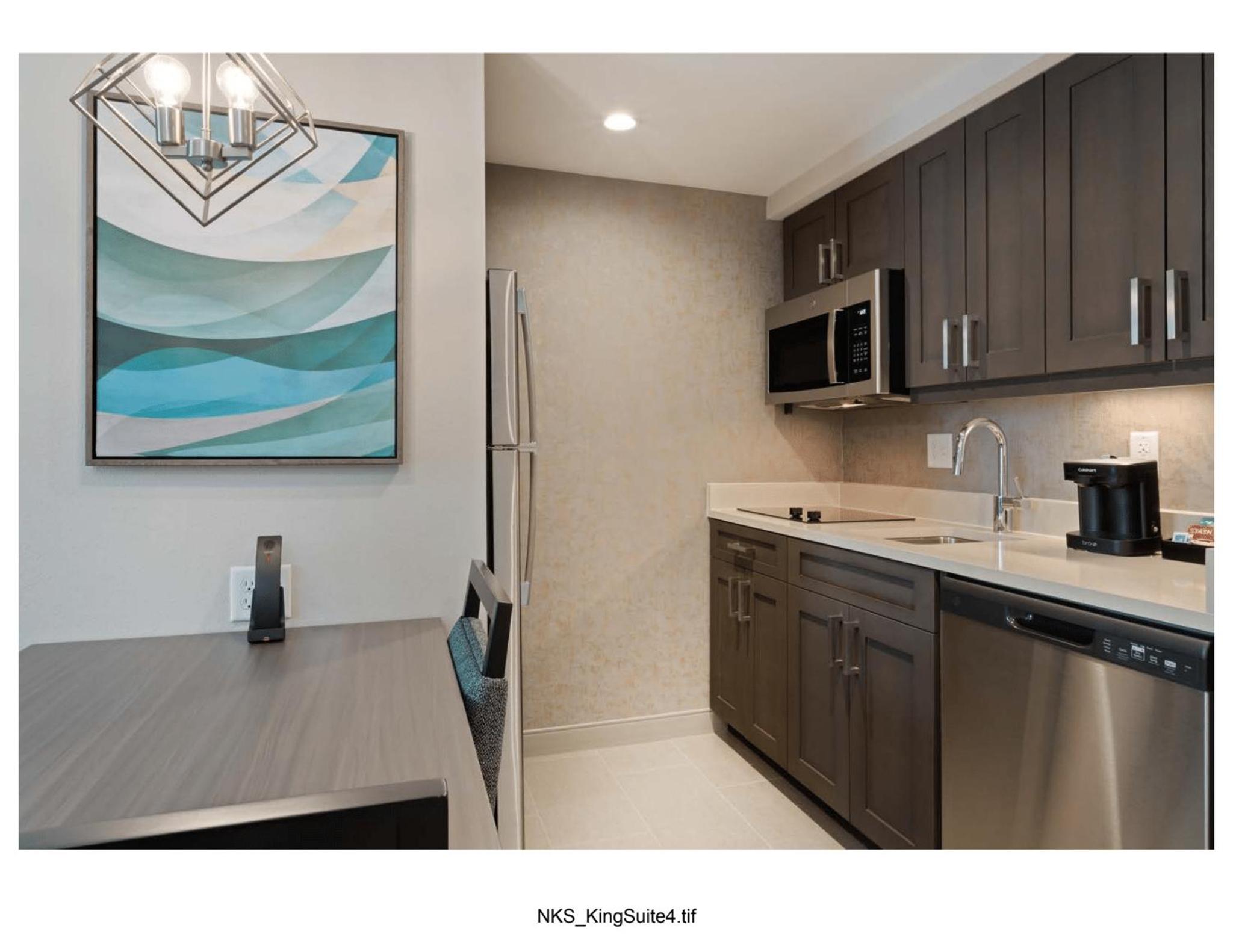 One-Bedroom King Suite - Photo 6