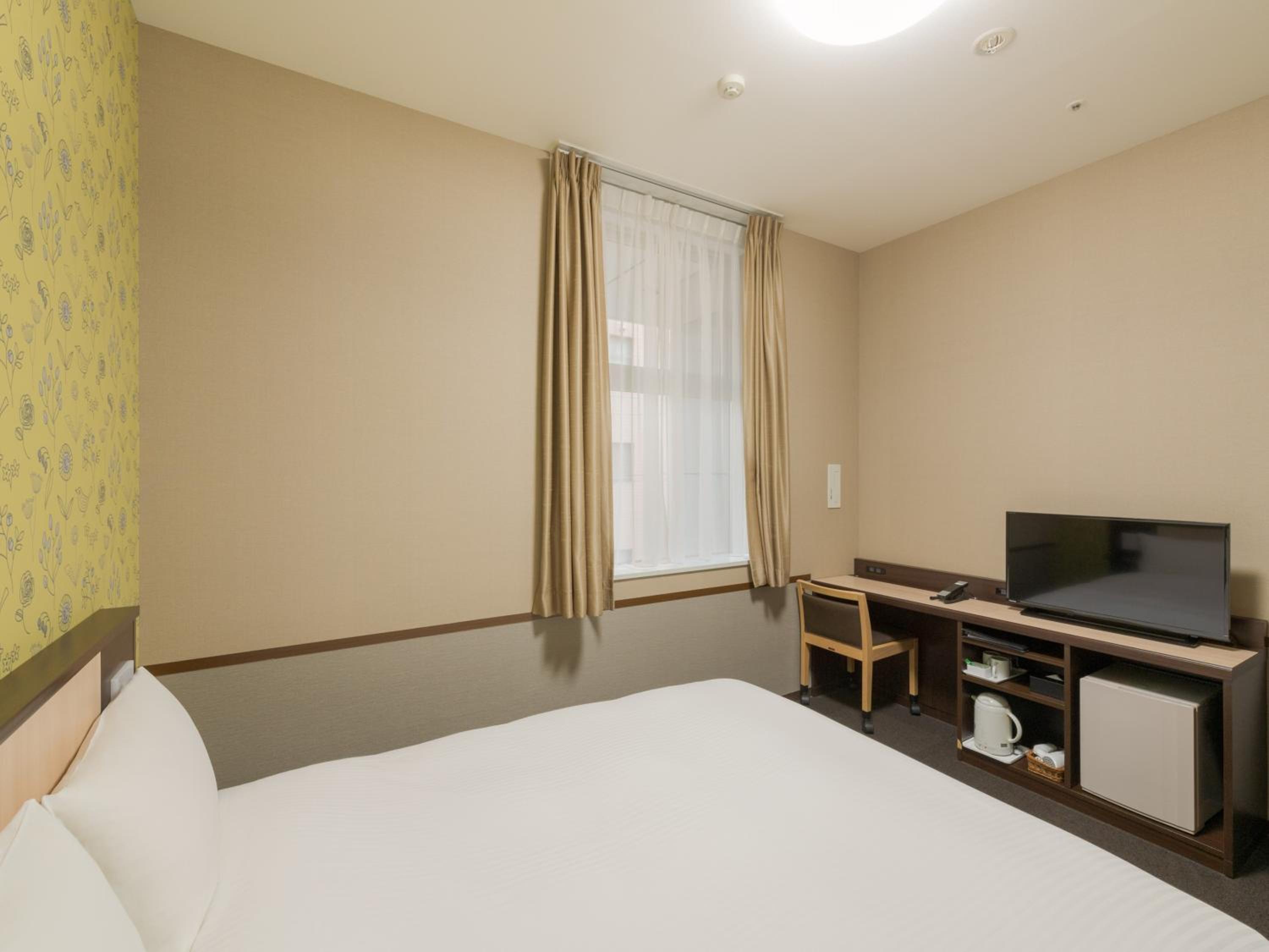 Queen Room photo 2