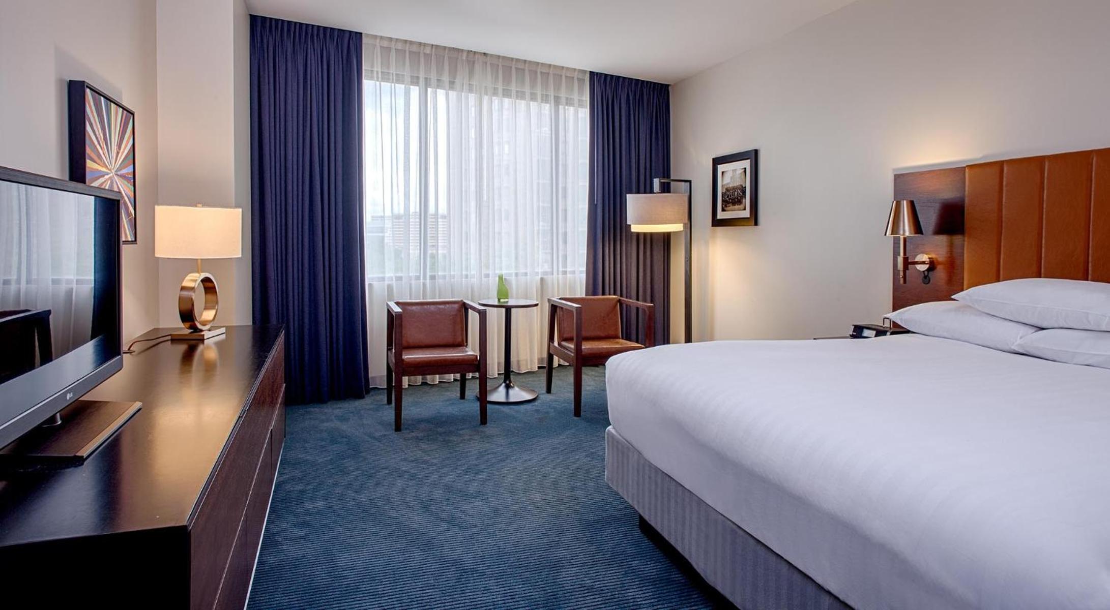 Executive Suite - Photo 2
