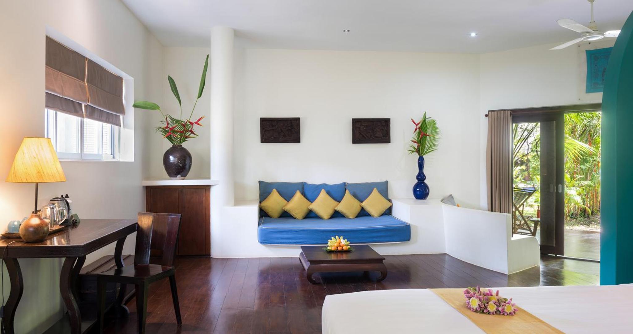Grand Tour Family Room - Photo 4