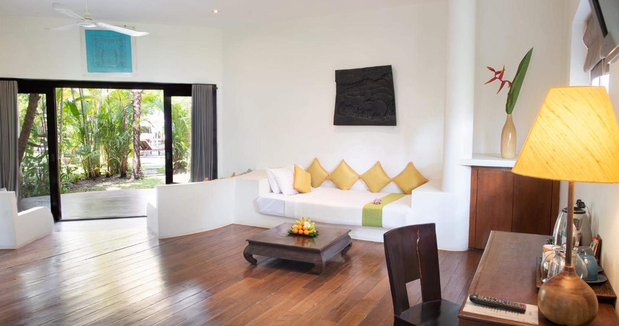 Grand Tour Family Room - Photo 2