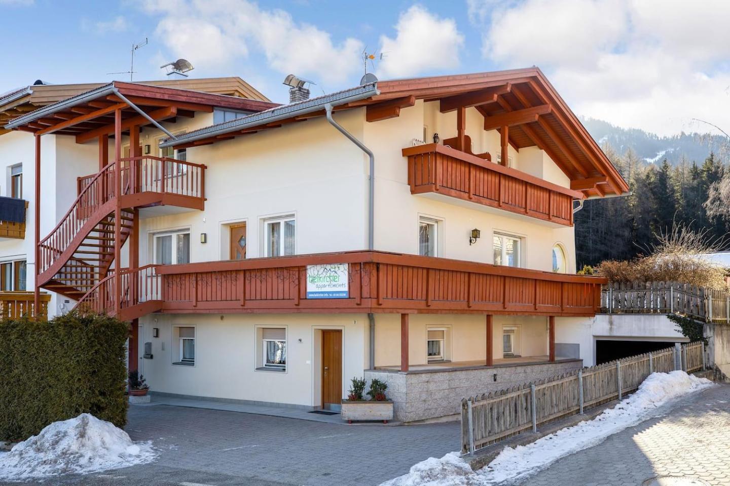 Apartment with Balcony photo 2