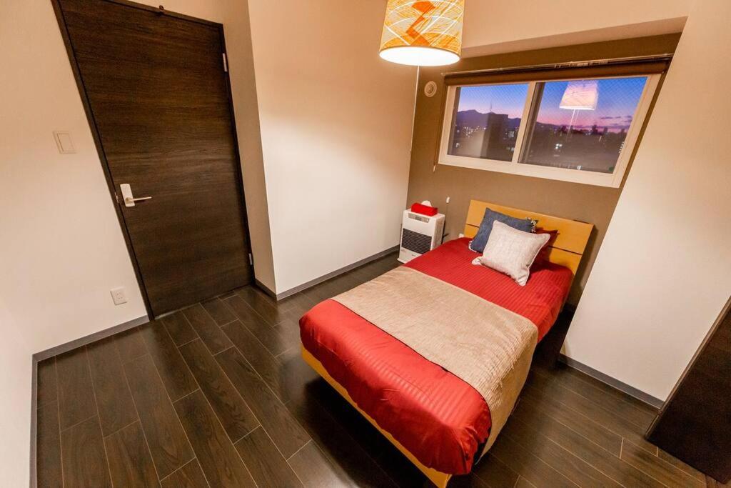 One-Bedroom Apartment - Photo 9