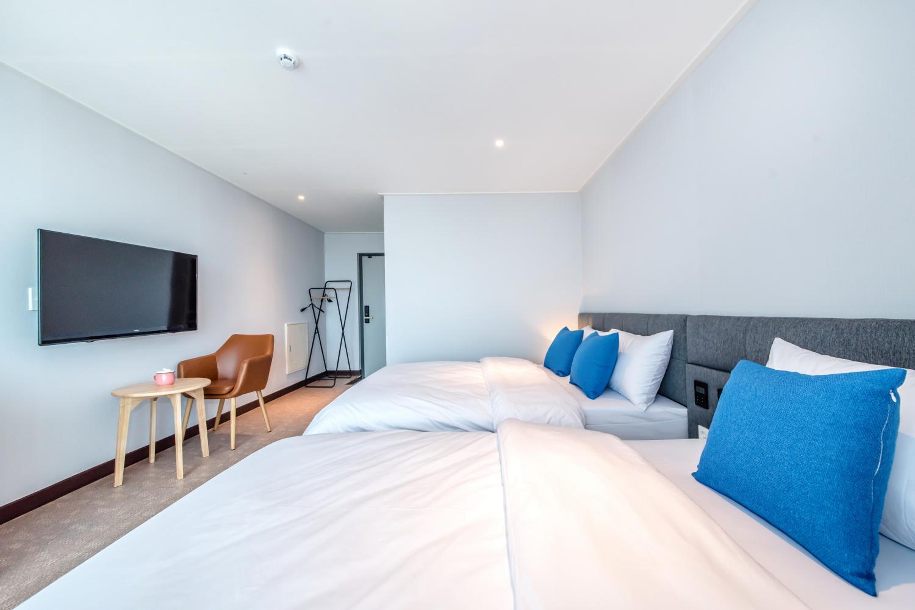 Deluxe Twin Room with Sea View - Photo 1