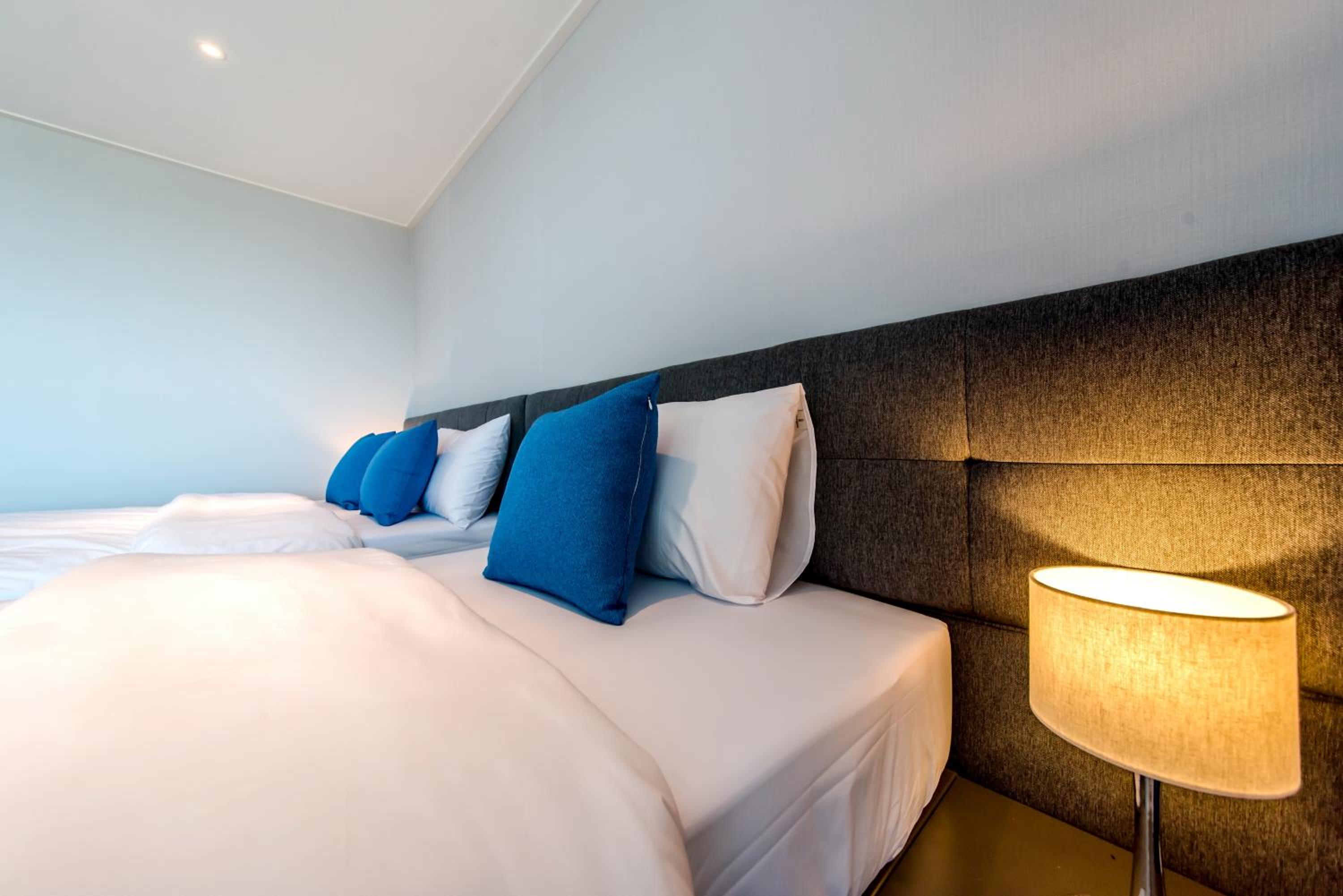 Deluxe Twin Room with Sea View - Photo 4