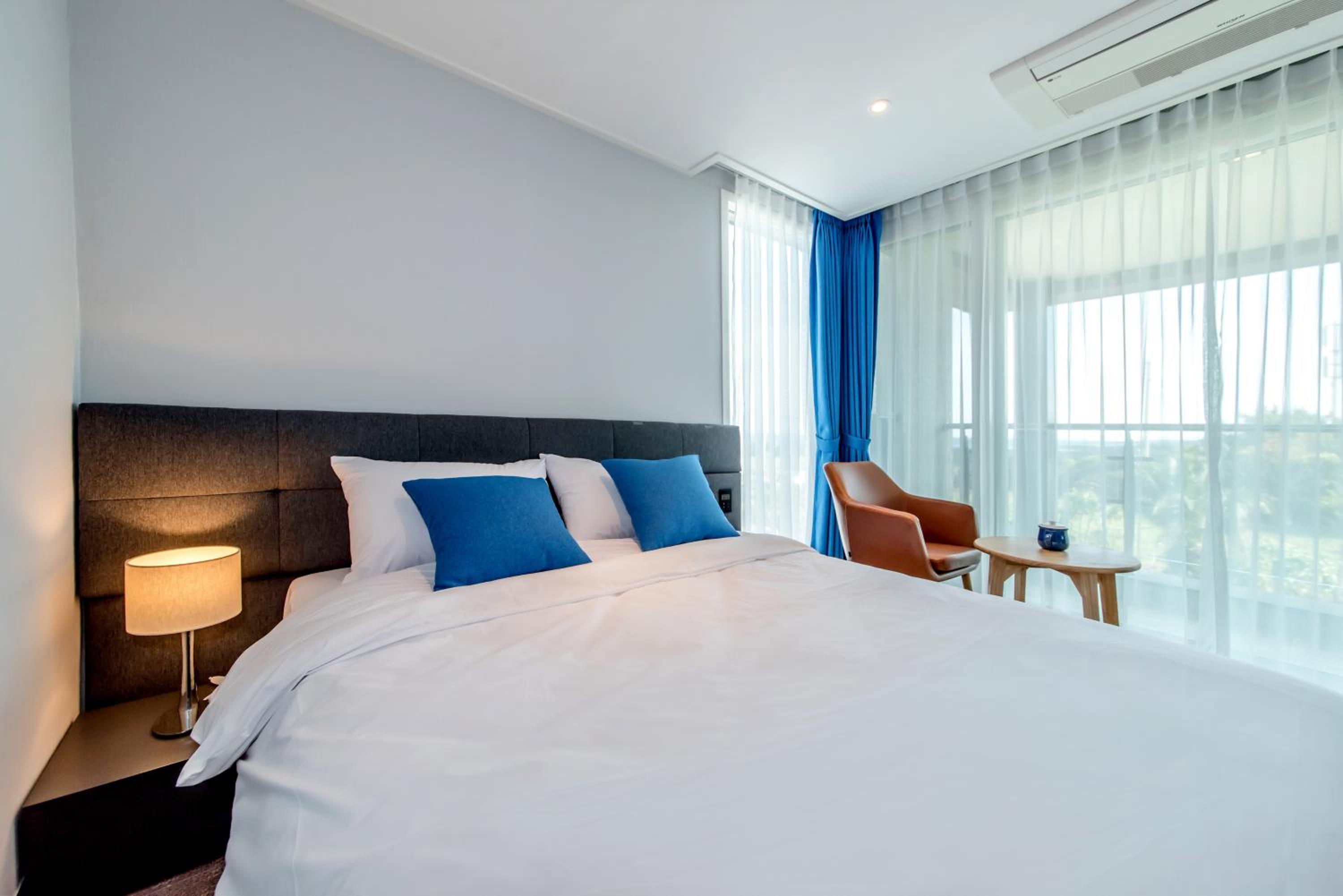 Deluxe Double Room with Sea View - Photo 2