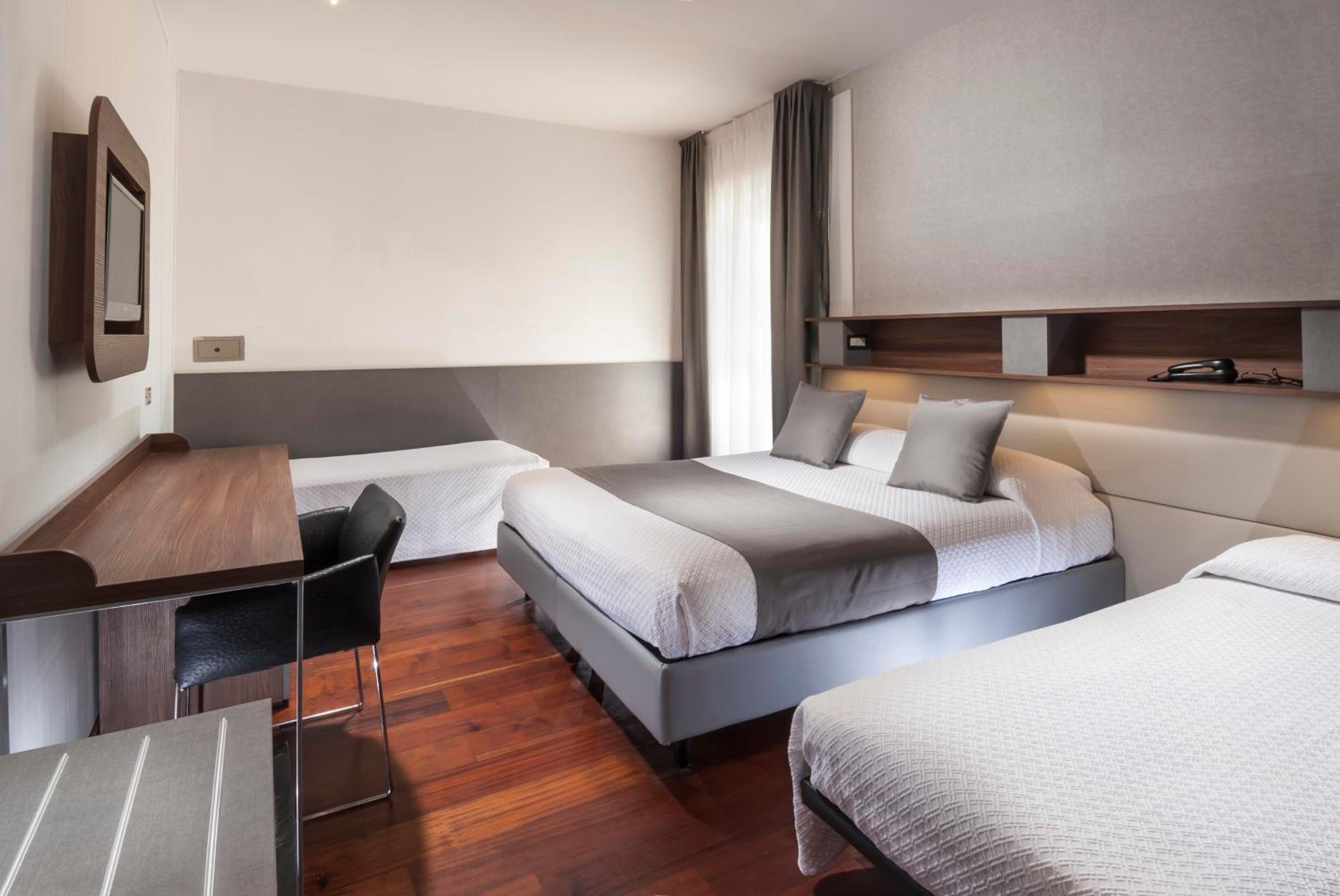 Quadruple Room - Photo 1