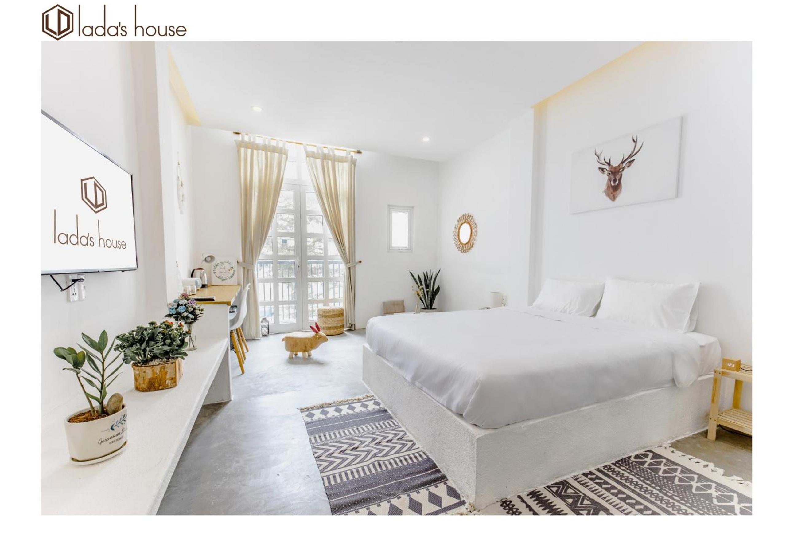 Deluxe Double Room with Balcony photo 1