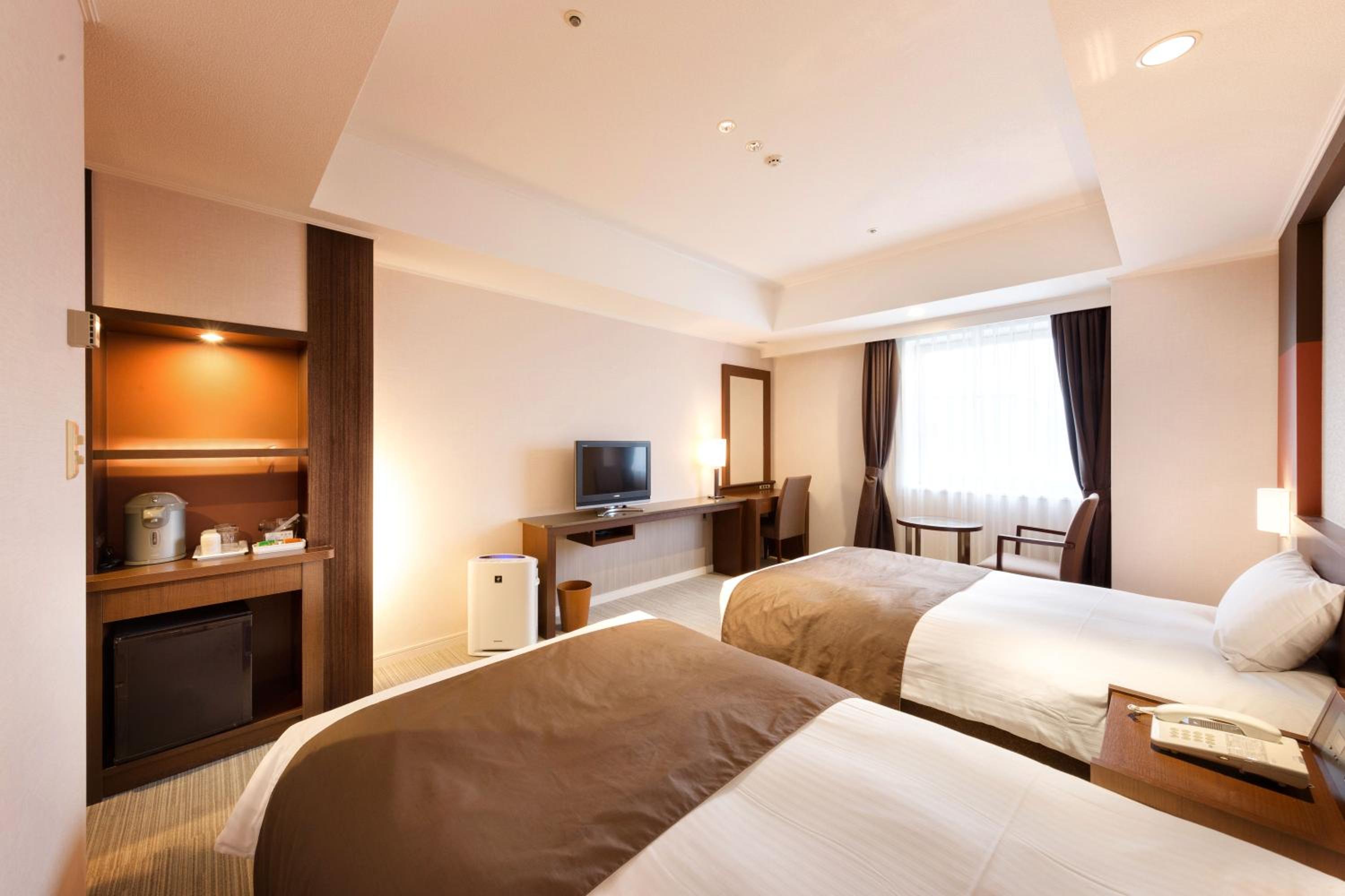 Twin Room - Non-Smoking - Photo 4