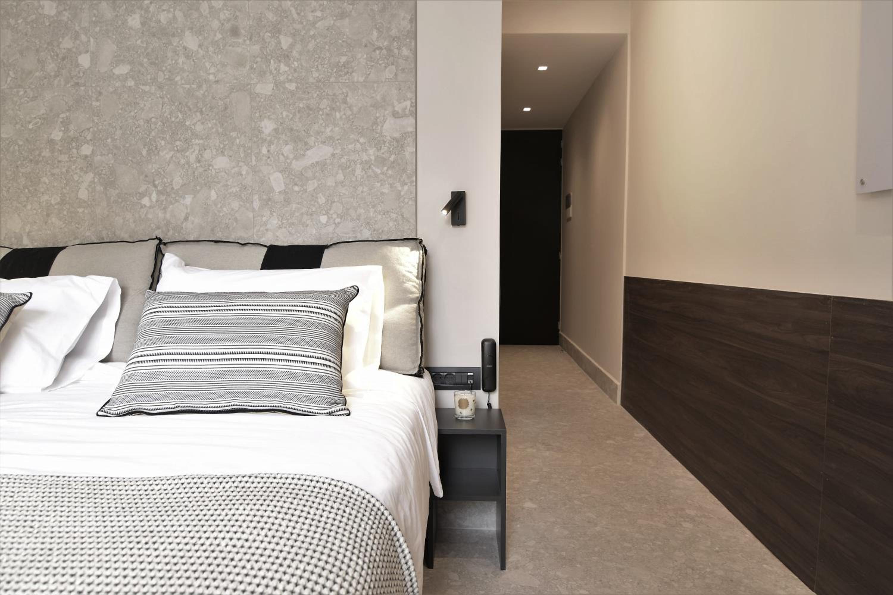 Deluxe King Suite photo 2