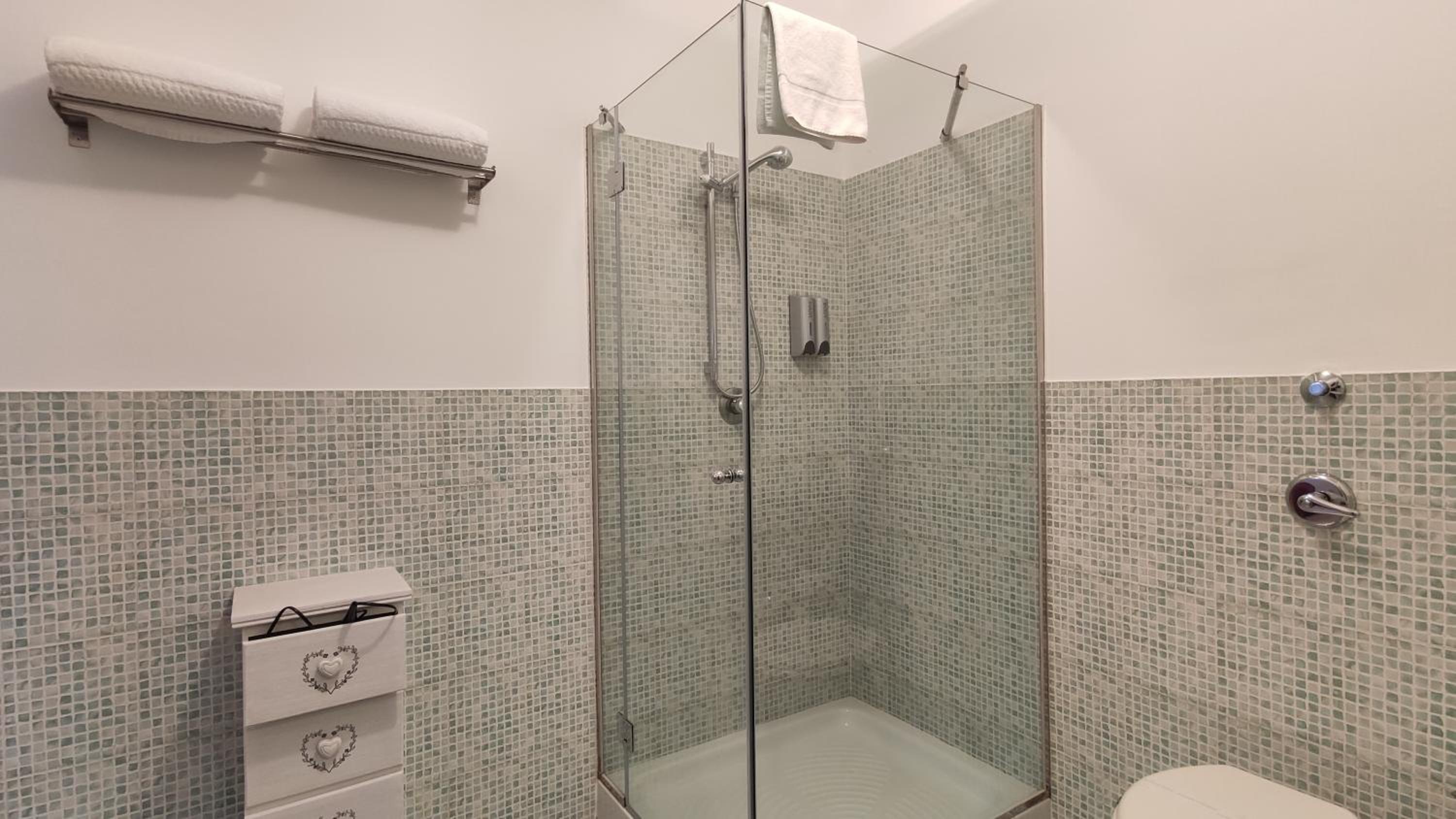 Double or Twin Room - Photo 2