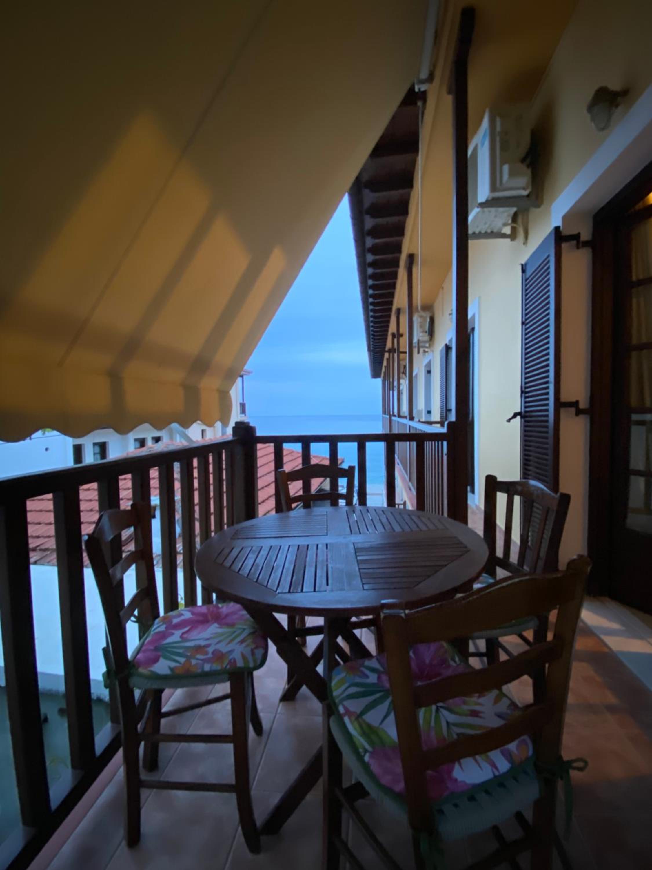 Apartment with Terrace - Photo 16
