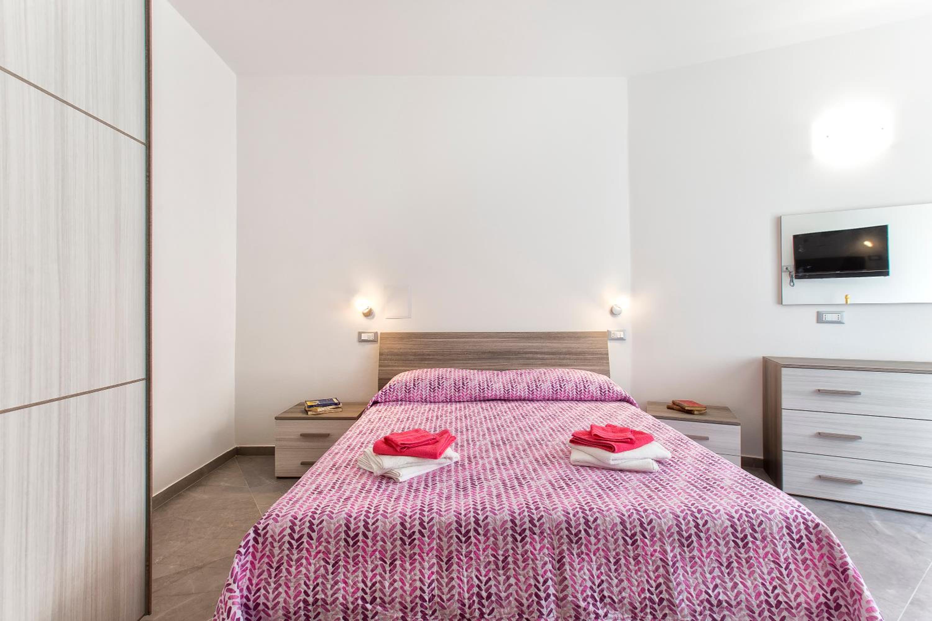 Double Room with Private Bathroom - Photo 6