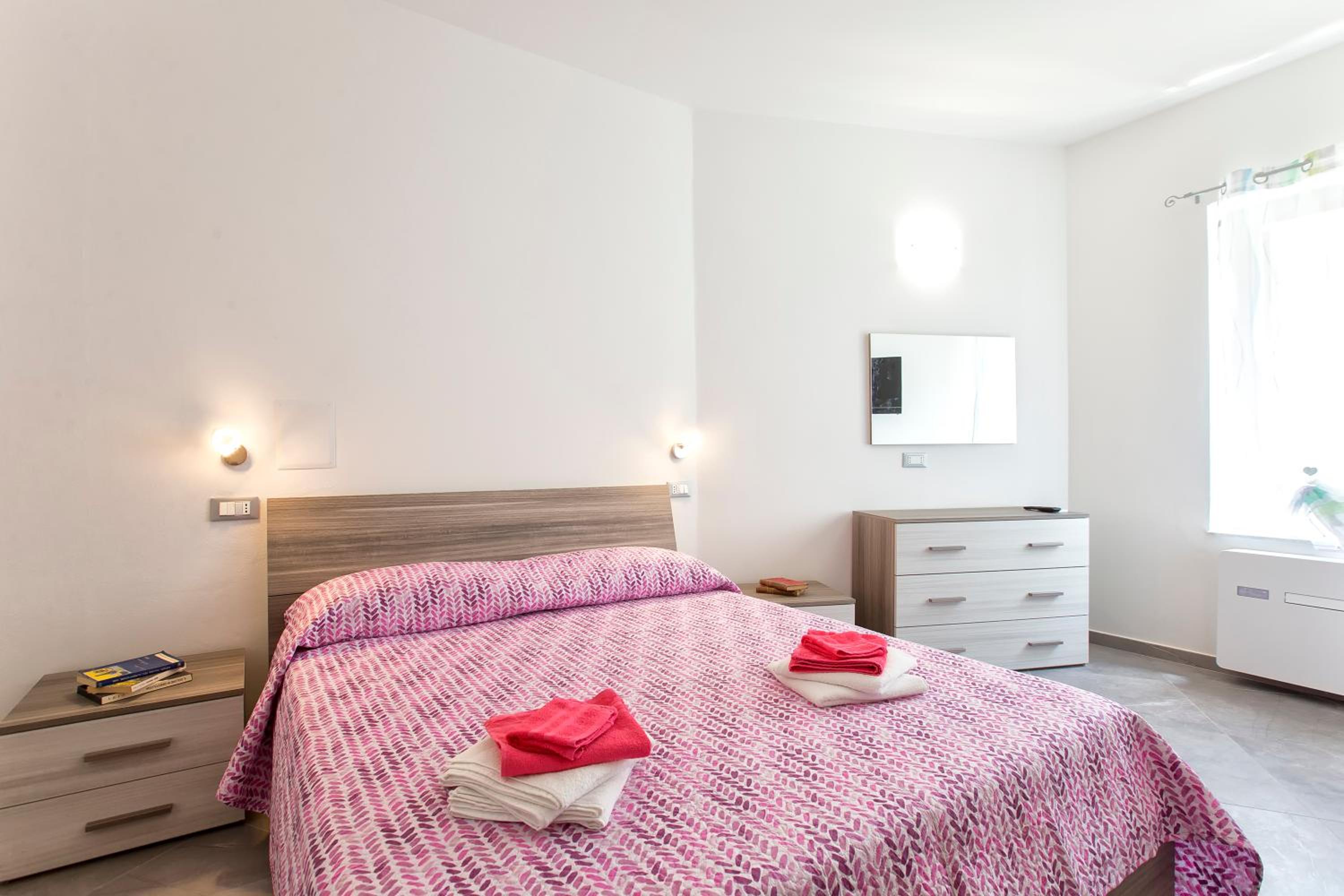 Double Room with Private Bathroom - Photo 7